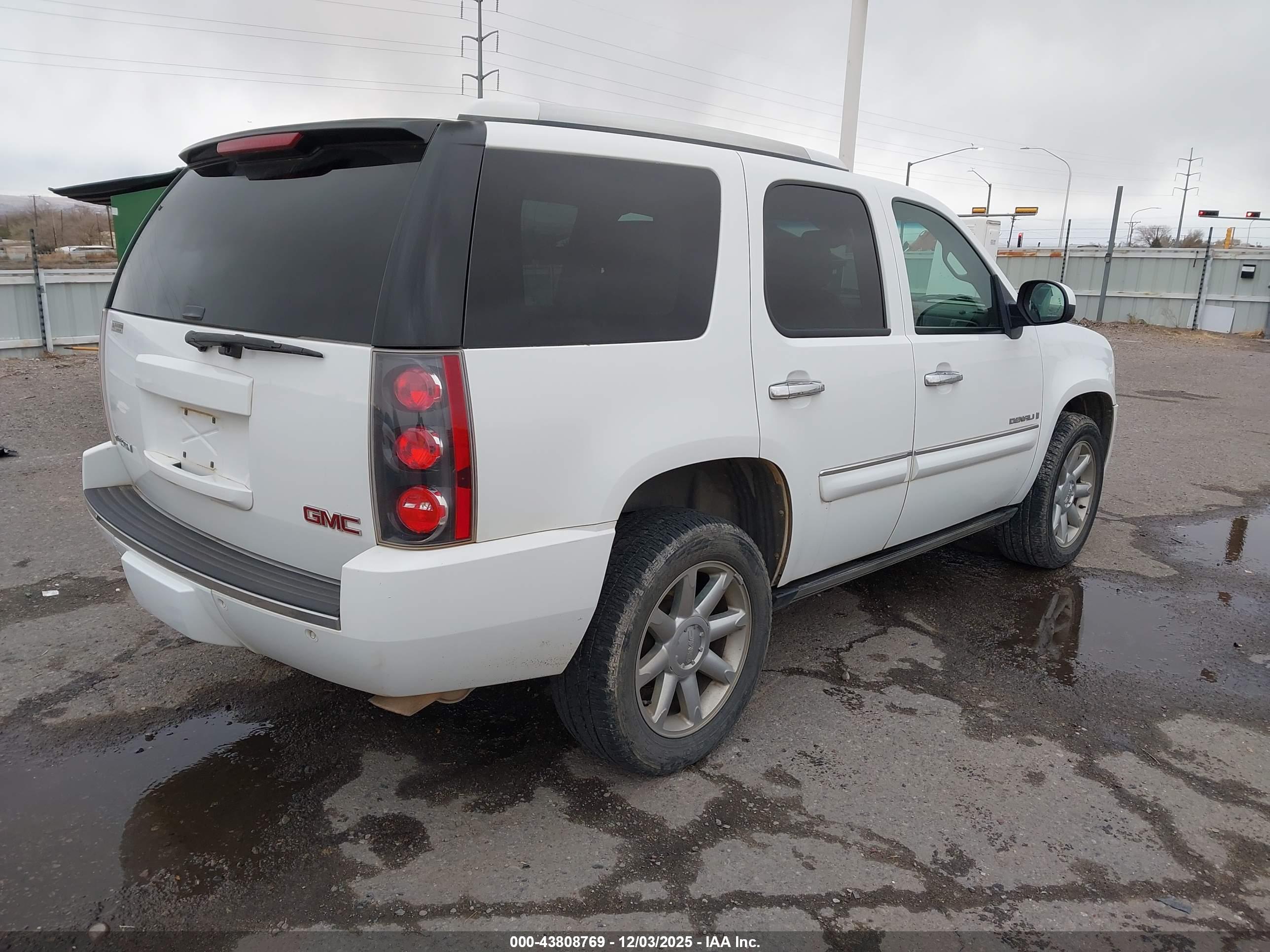 GMC YUKON image 4
