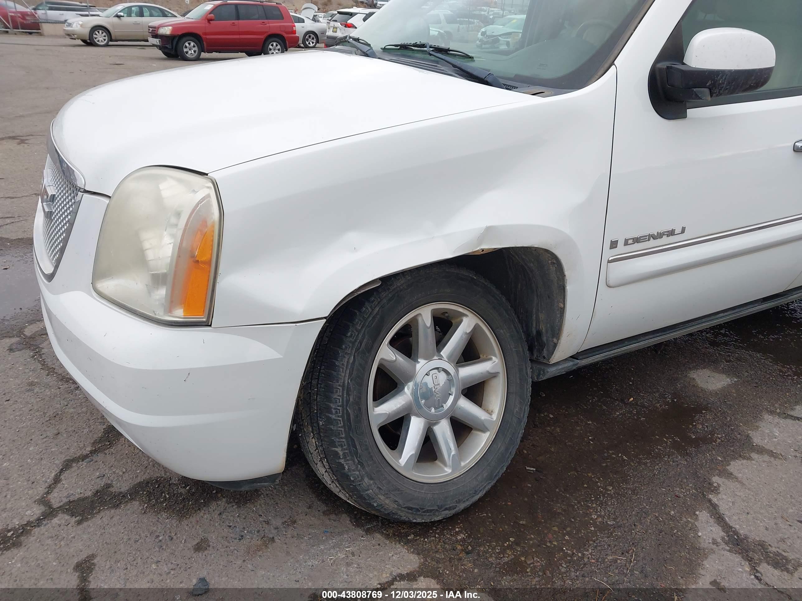 GMC YUKON image 6