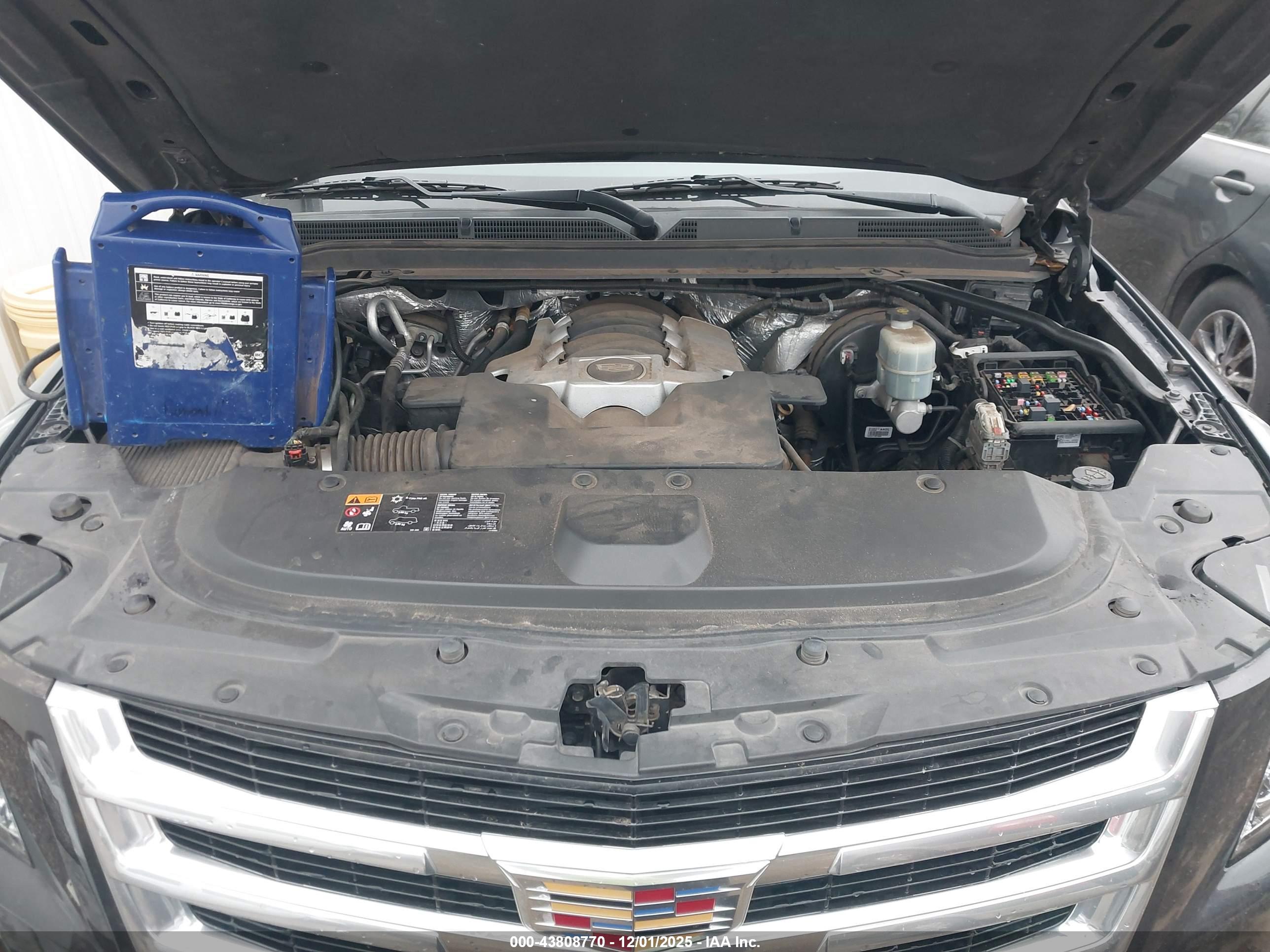 CADILLAC ESCALADE image 10