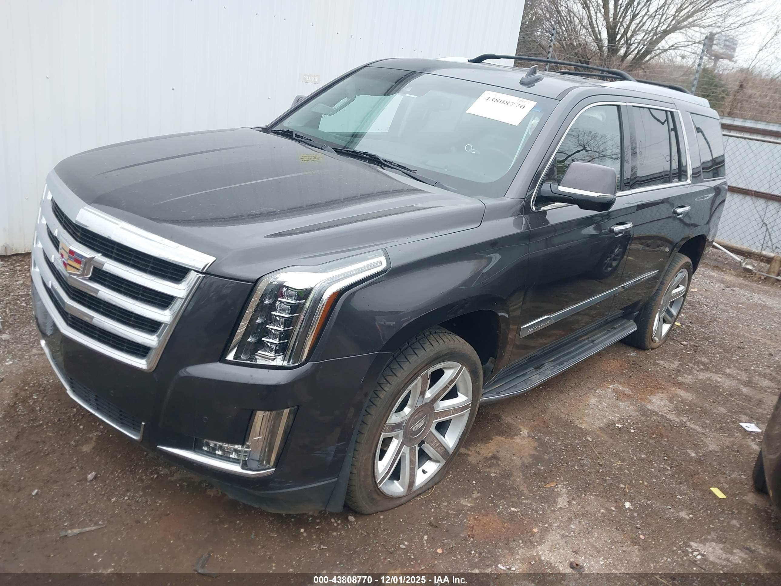 CADILLAC ESCALADE image 2