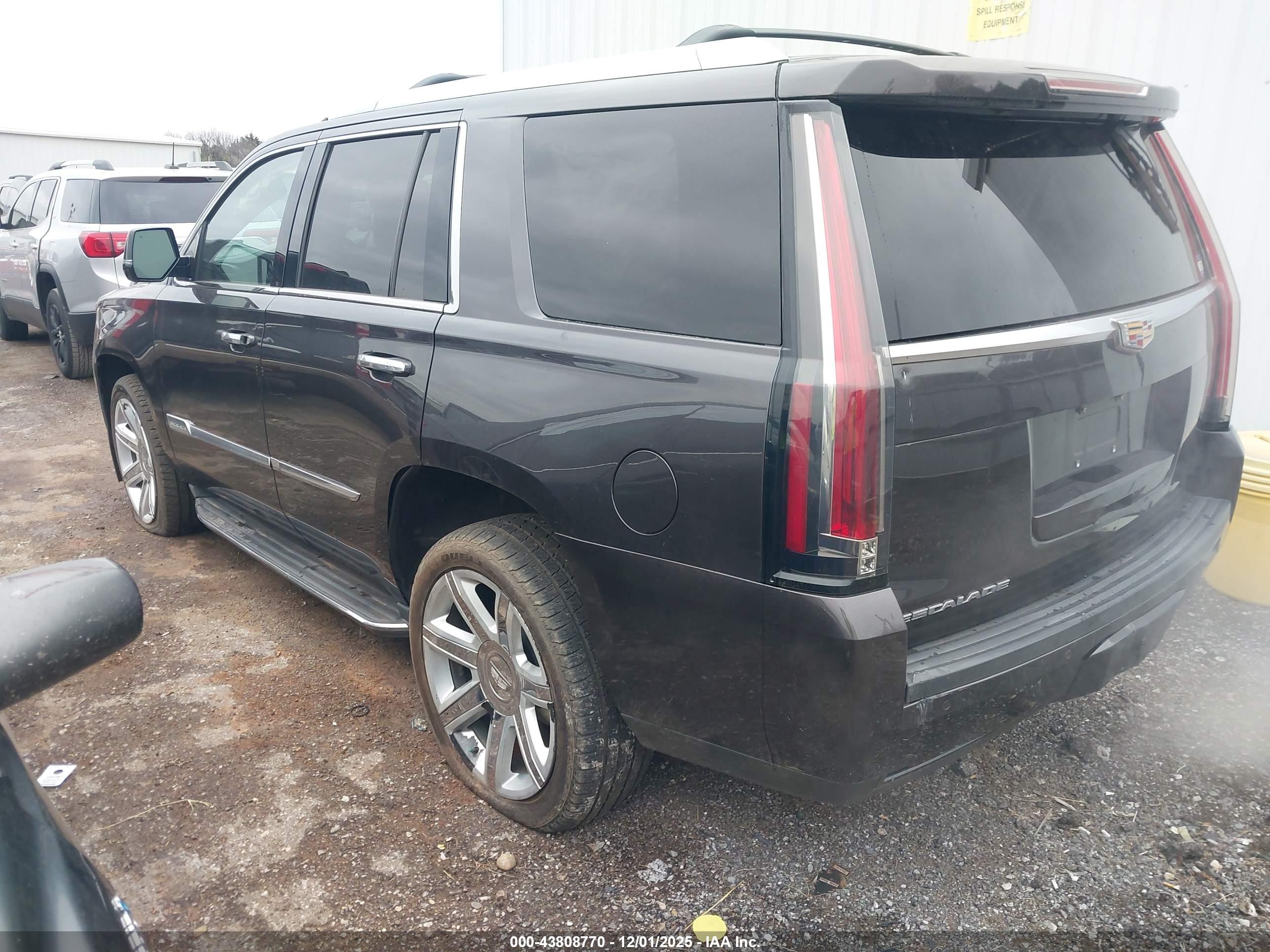 CADILLAC ESCALADE image 3
