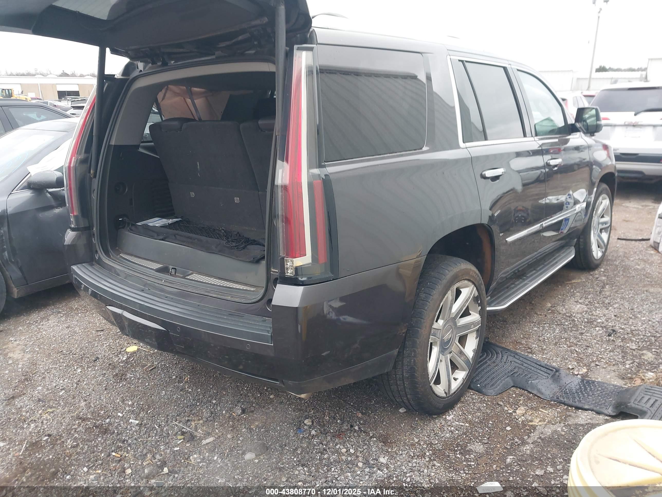 CADILLAC ESCALADE image 4
