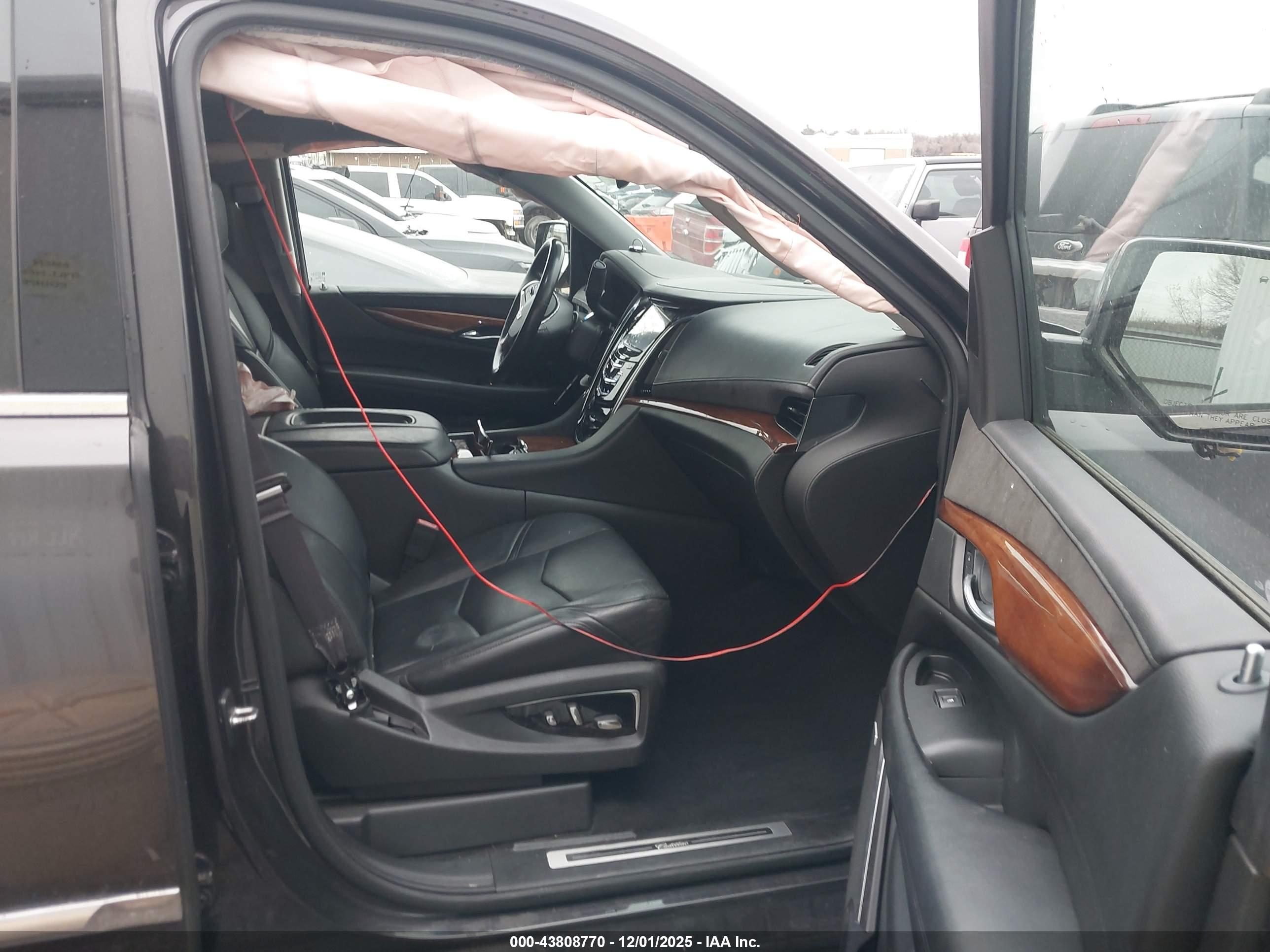 CADILLAC ESCALADE image 5