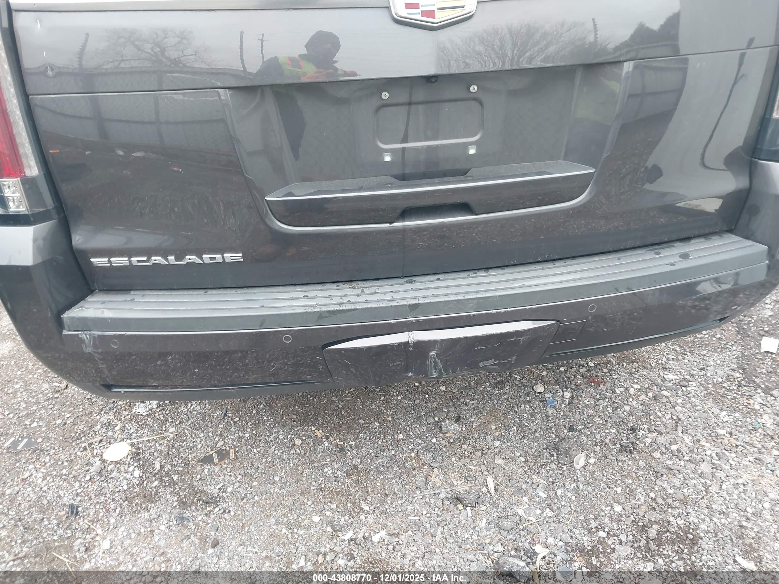 CADILLAC ESCALADE image 6