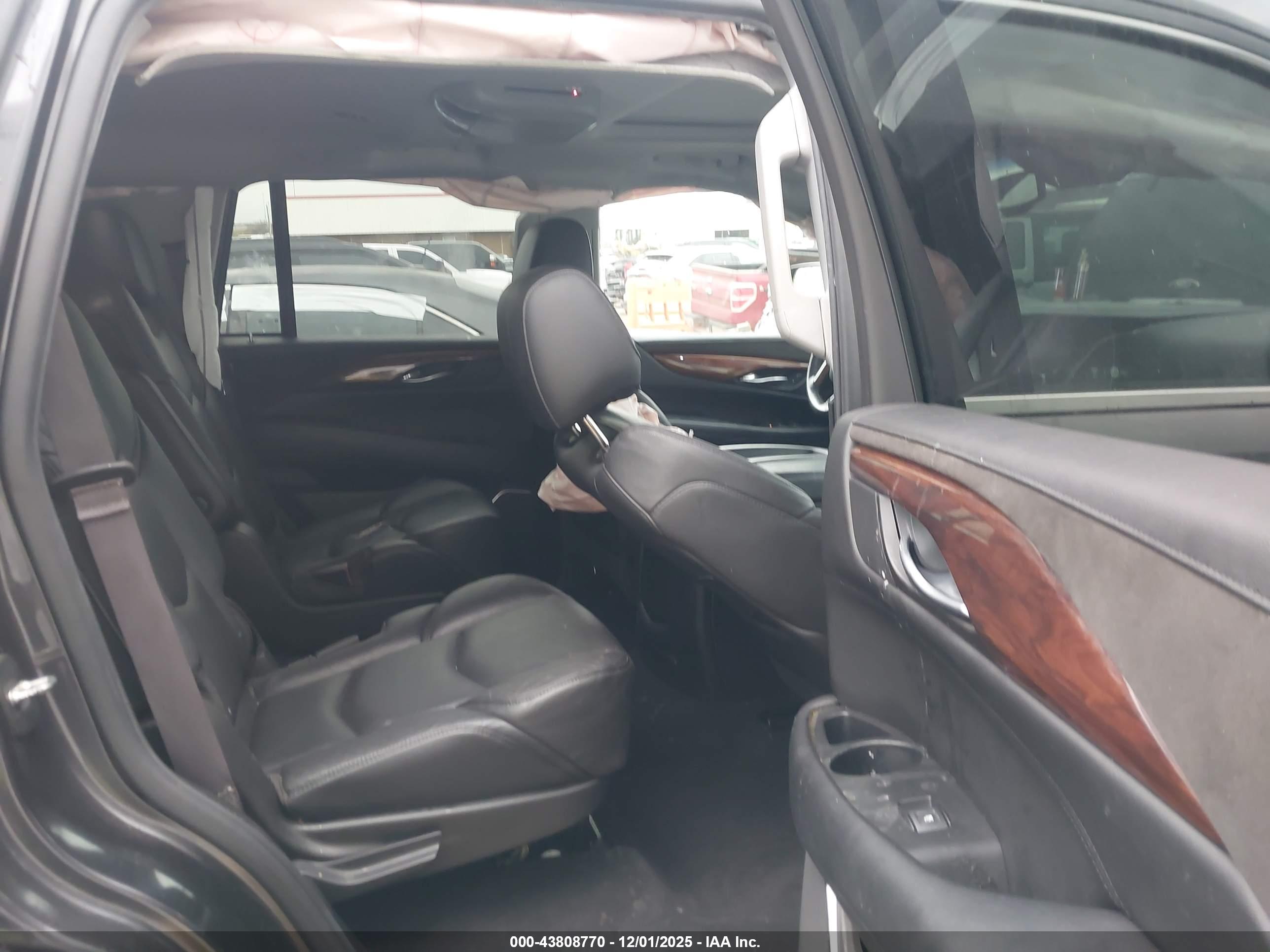 CADILLAC ESCALADE image 8