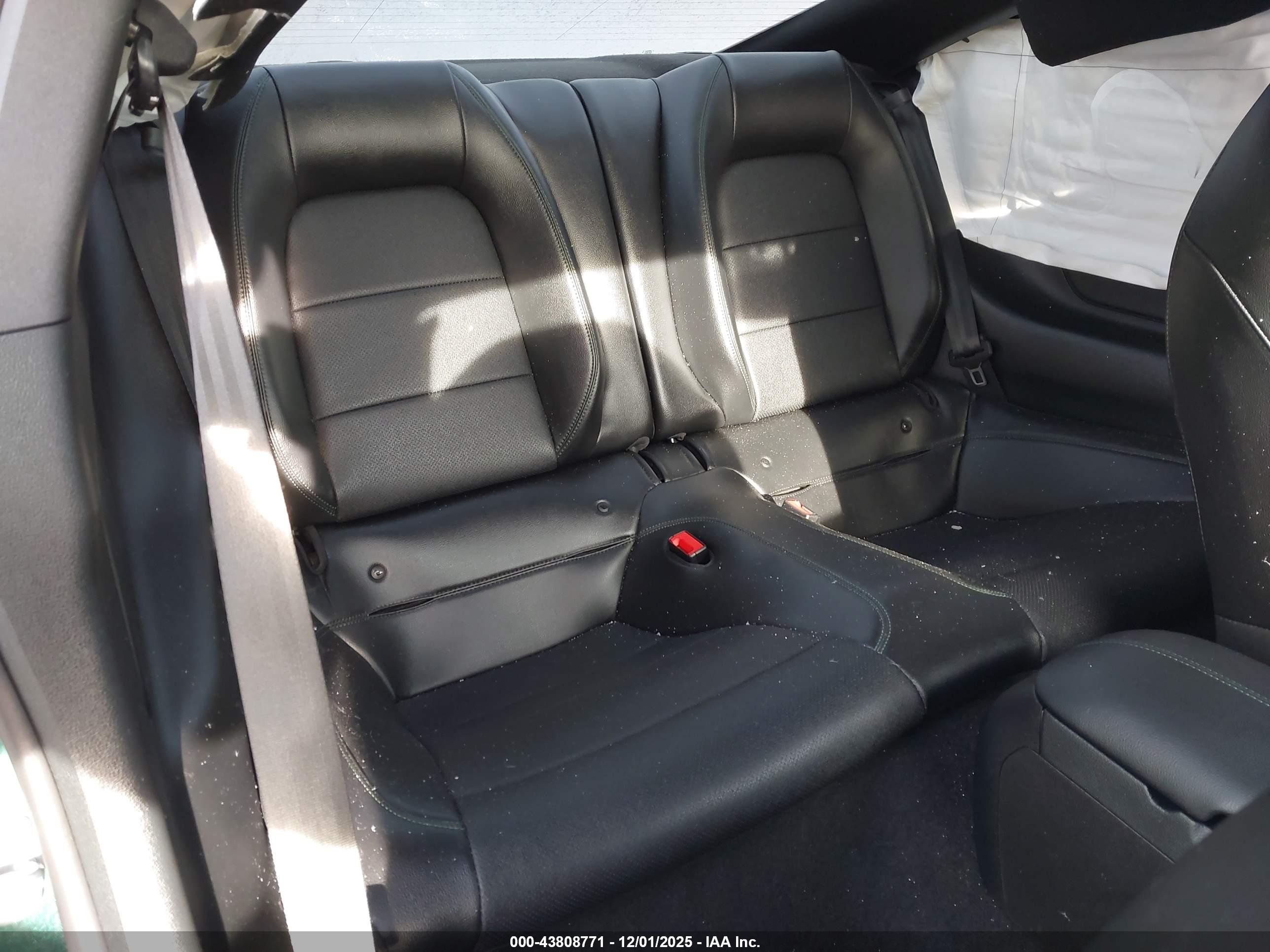 FORD MUSTANG image 8