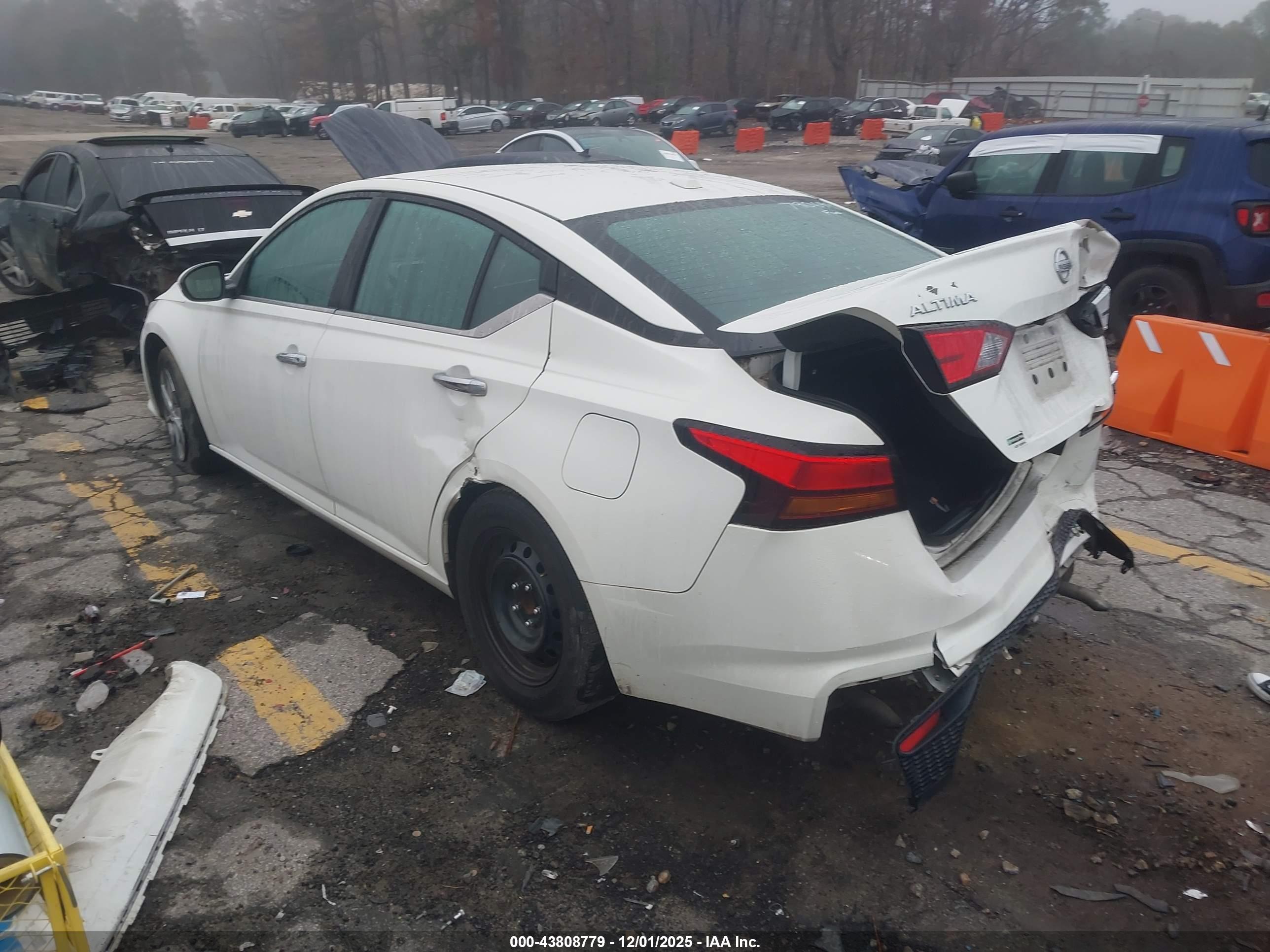 NISSAN ALTIMA image 3