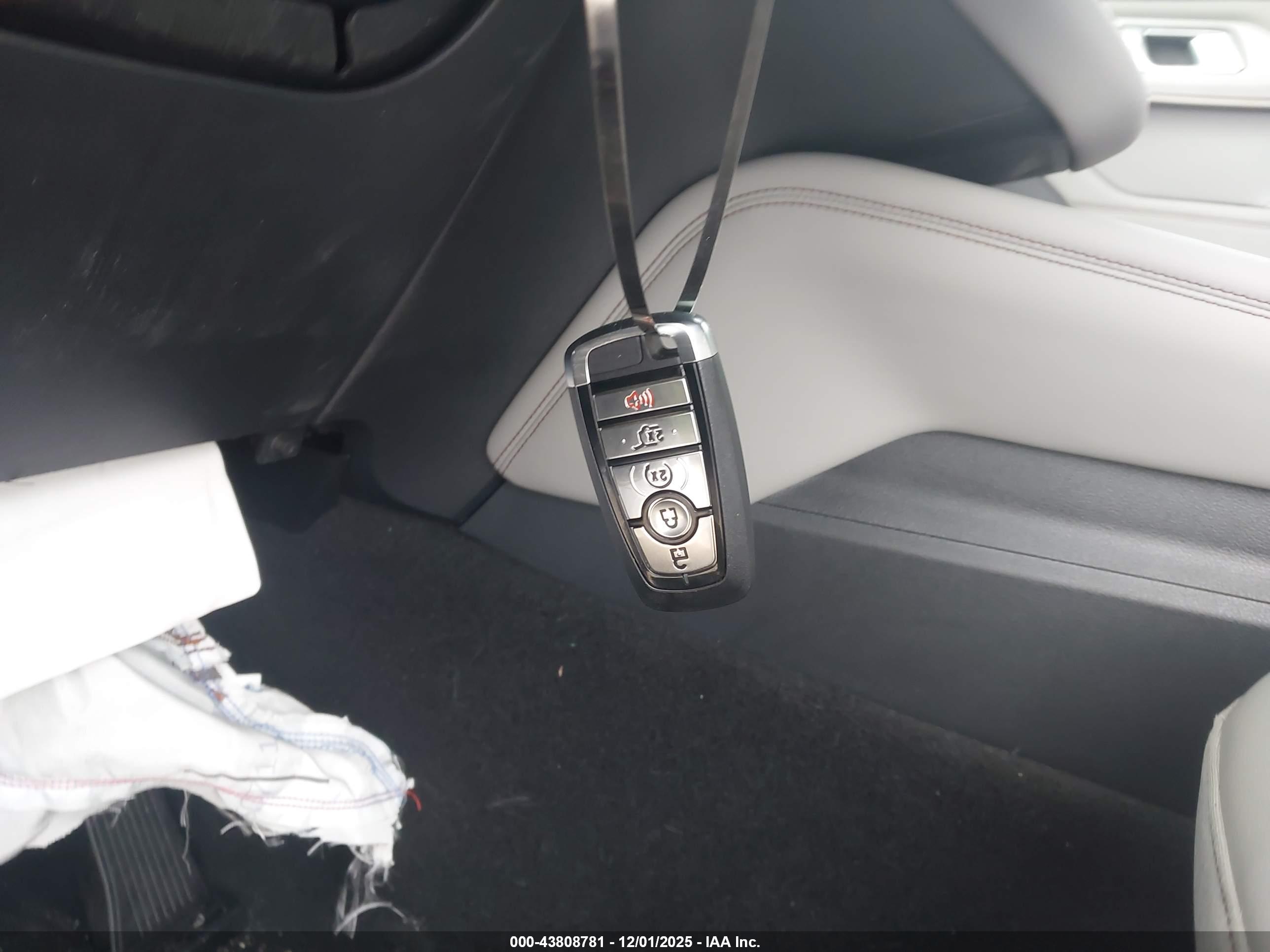 FORD EXPLORER image 11