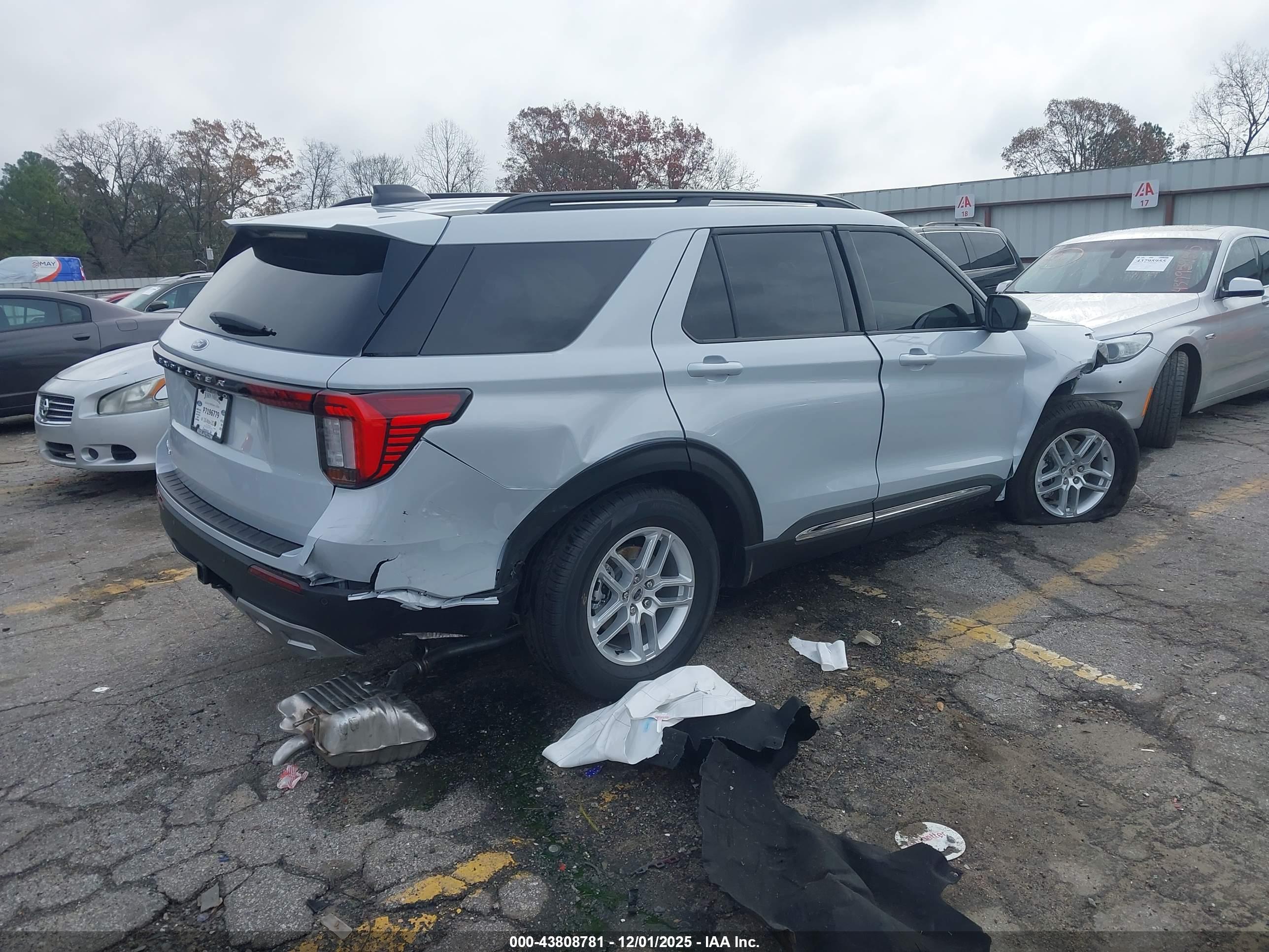 FORD EXPLORER image 4