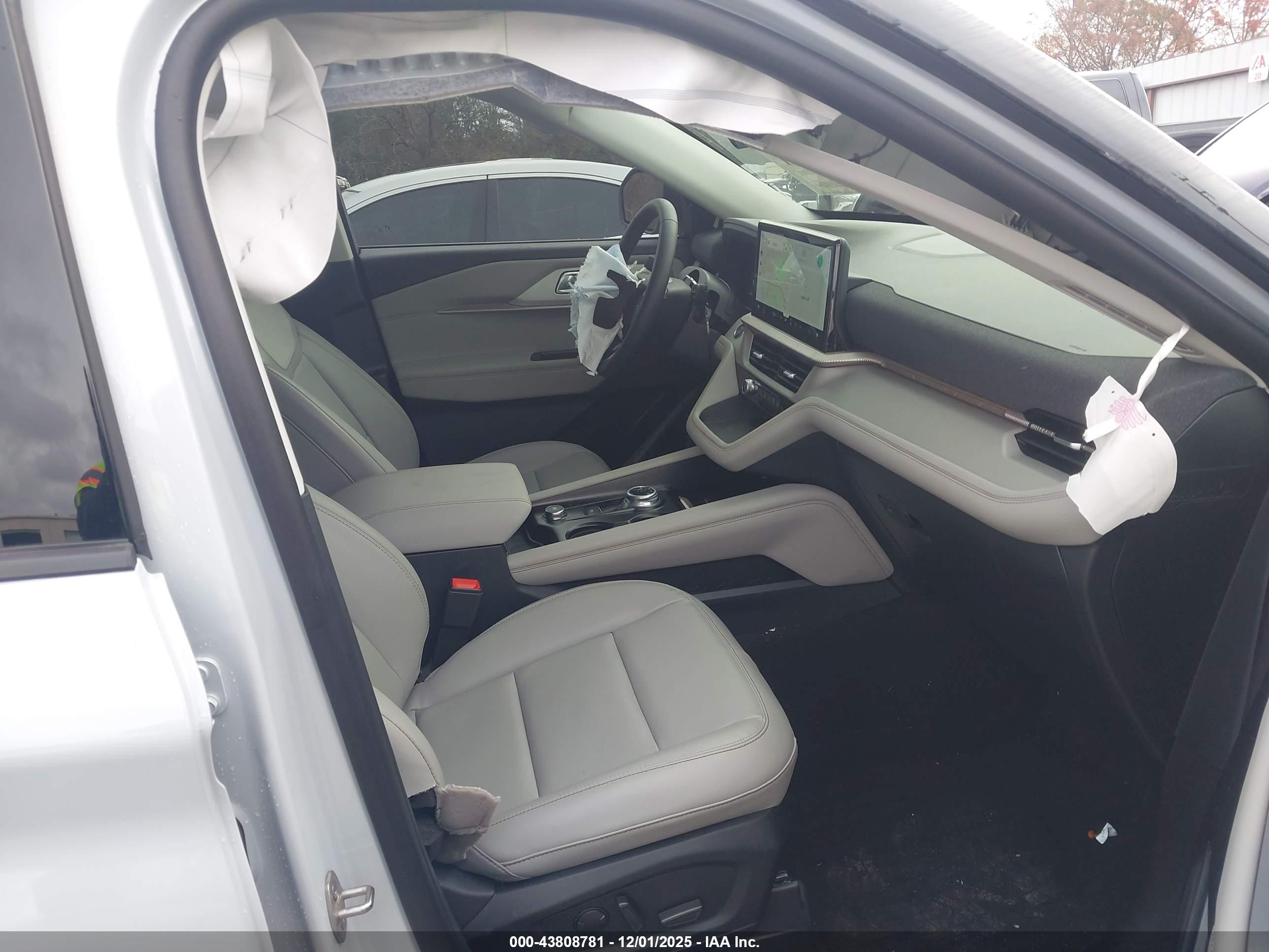 FORD EXPLORER image 5