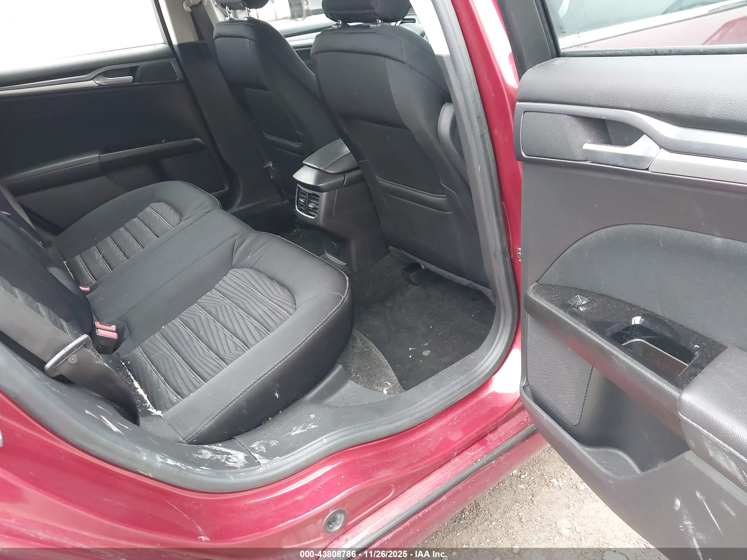 FORD FUSION image 8