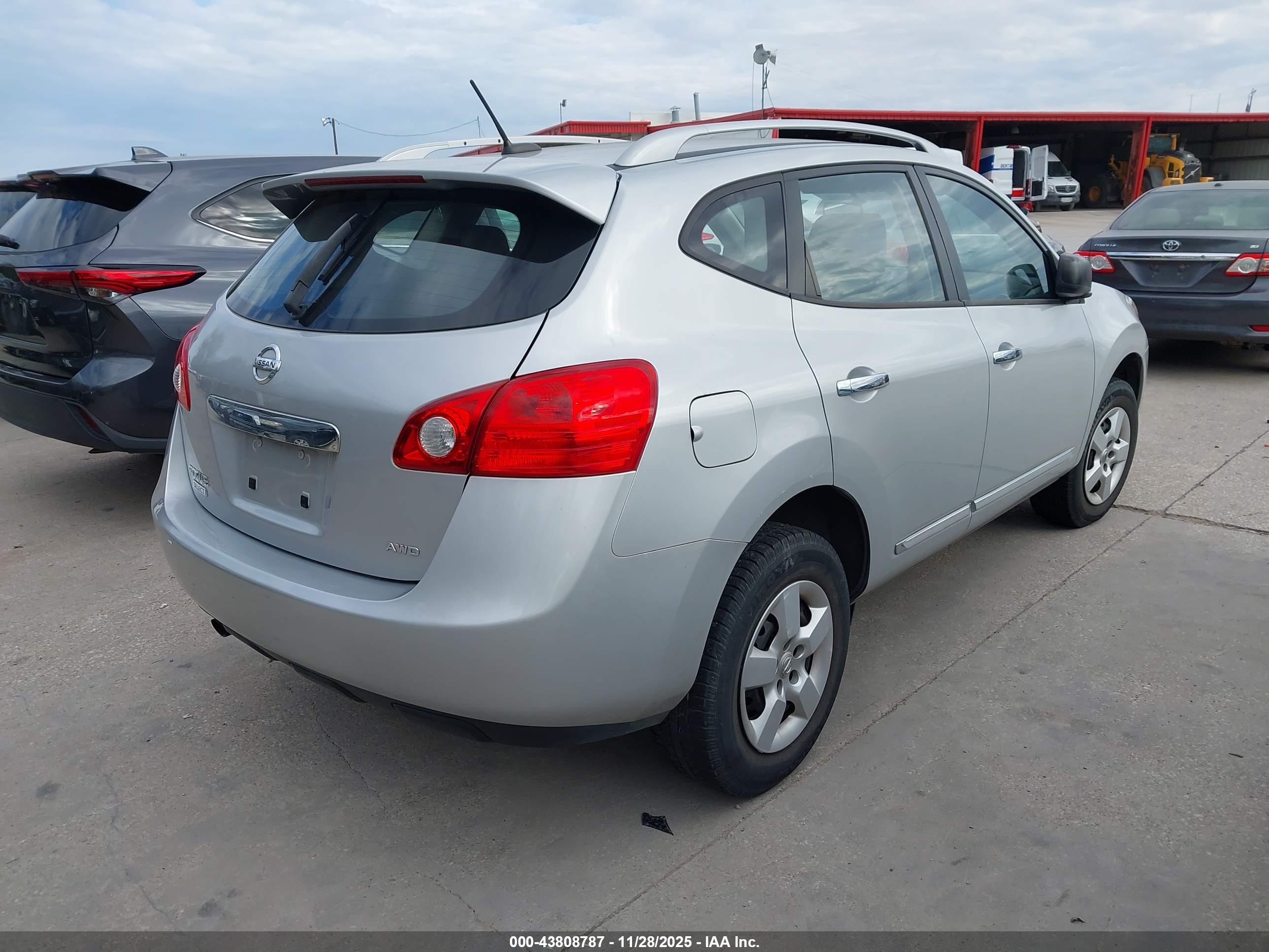 NISSAN ROGUE image 4