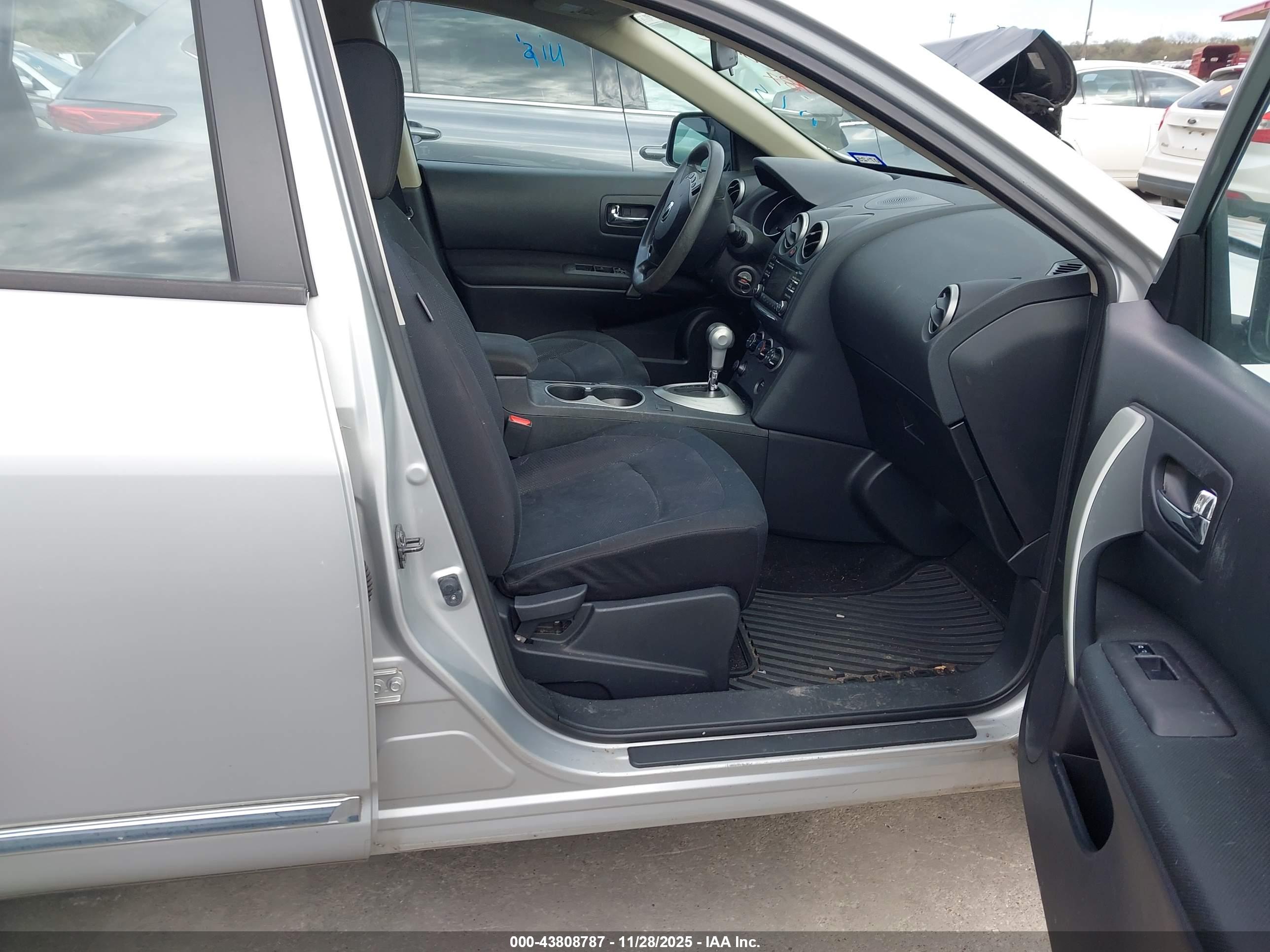 NISSAN ROGUE image 5