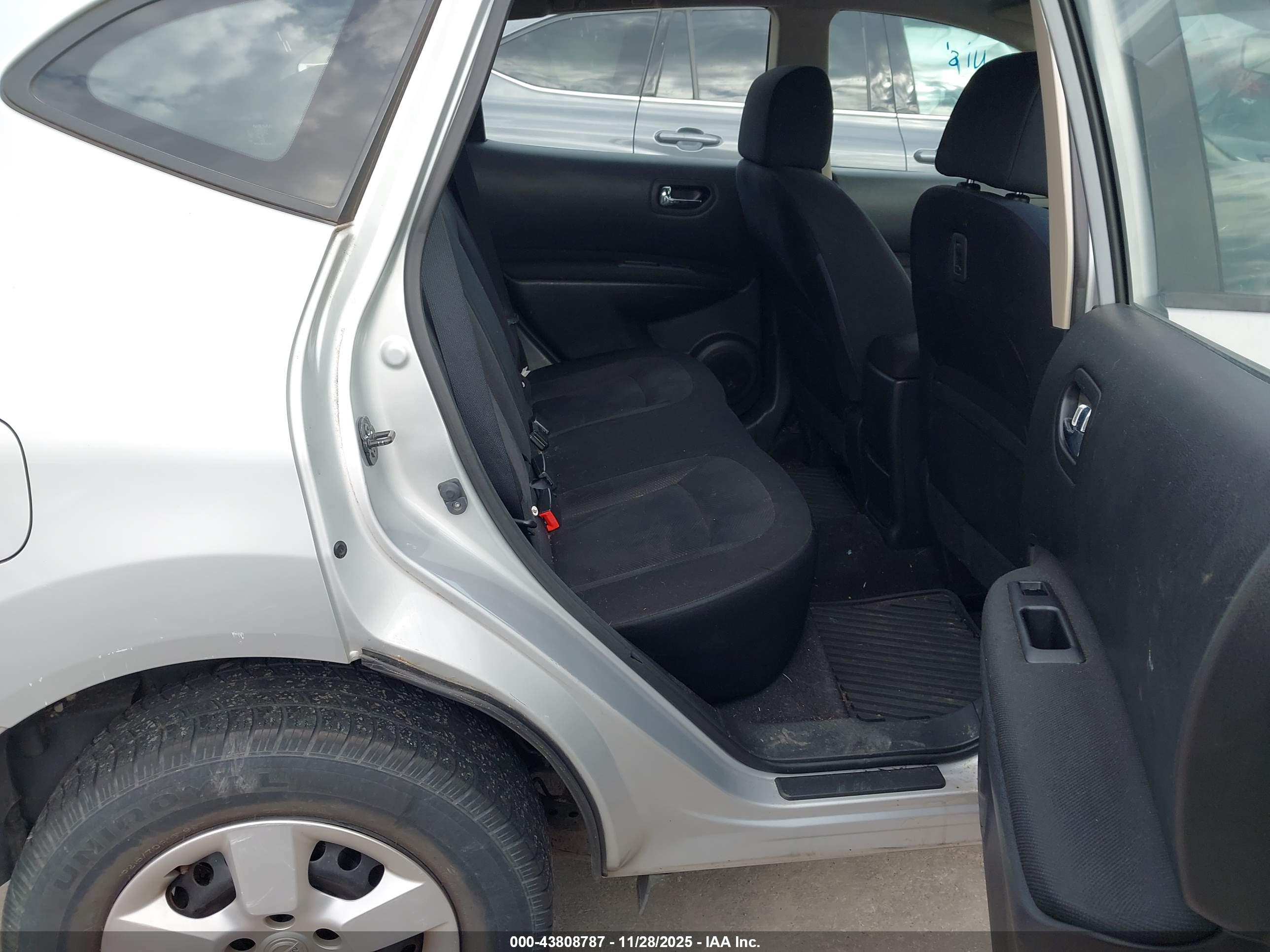NISSAN ROGUE image 8