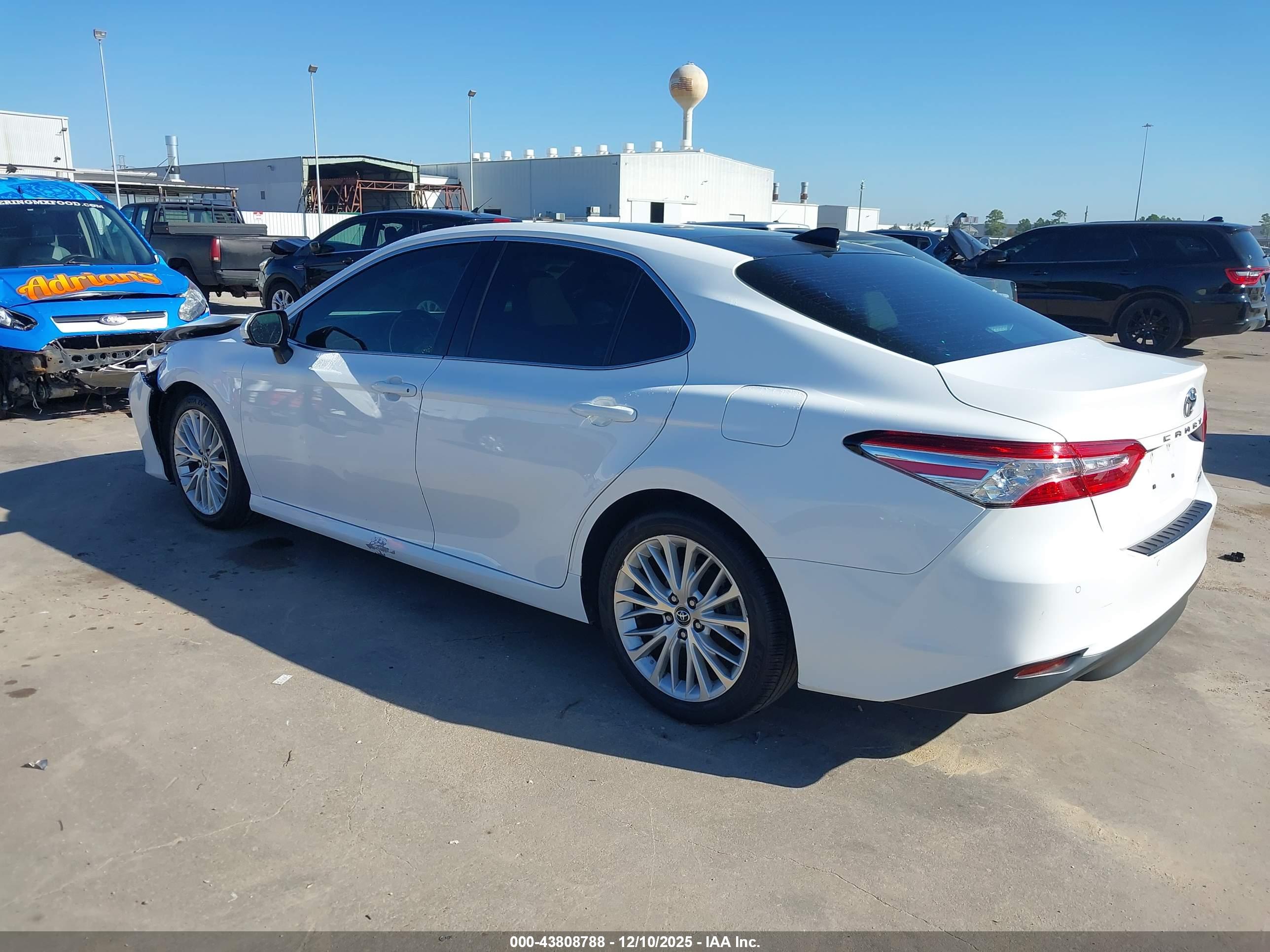TOYOTA CAMRY image 3