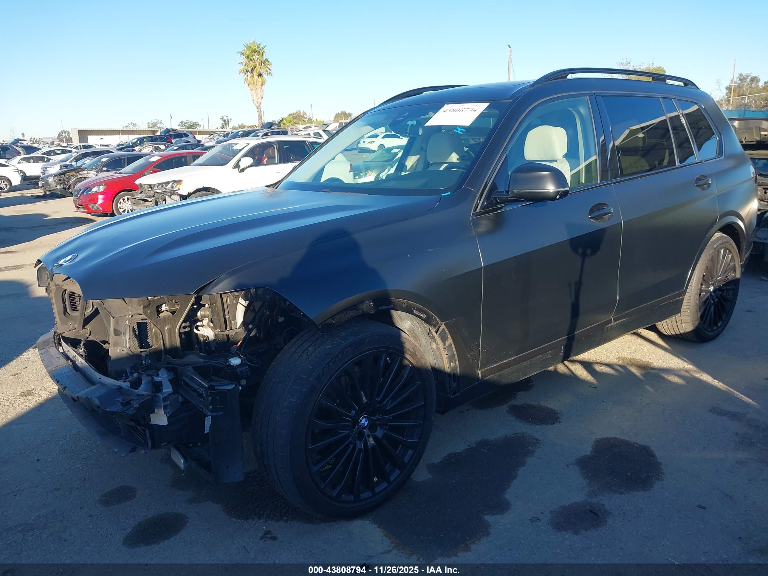 BMW X7 image 2