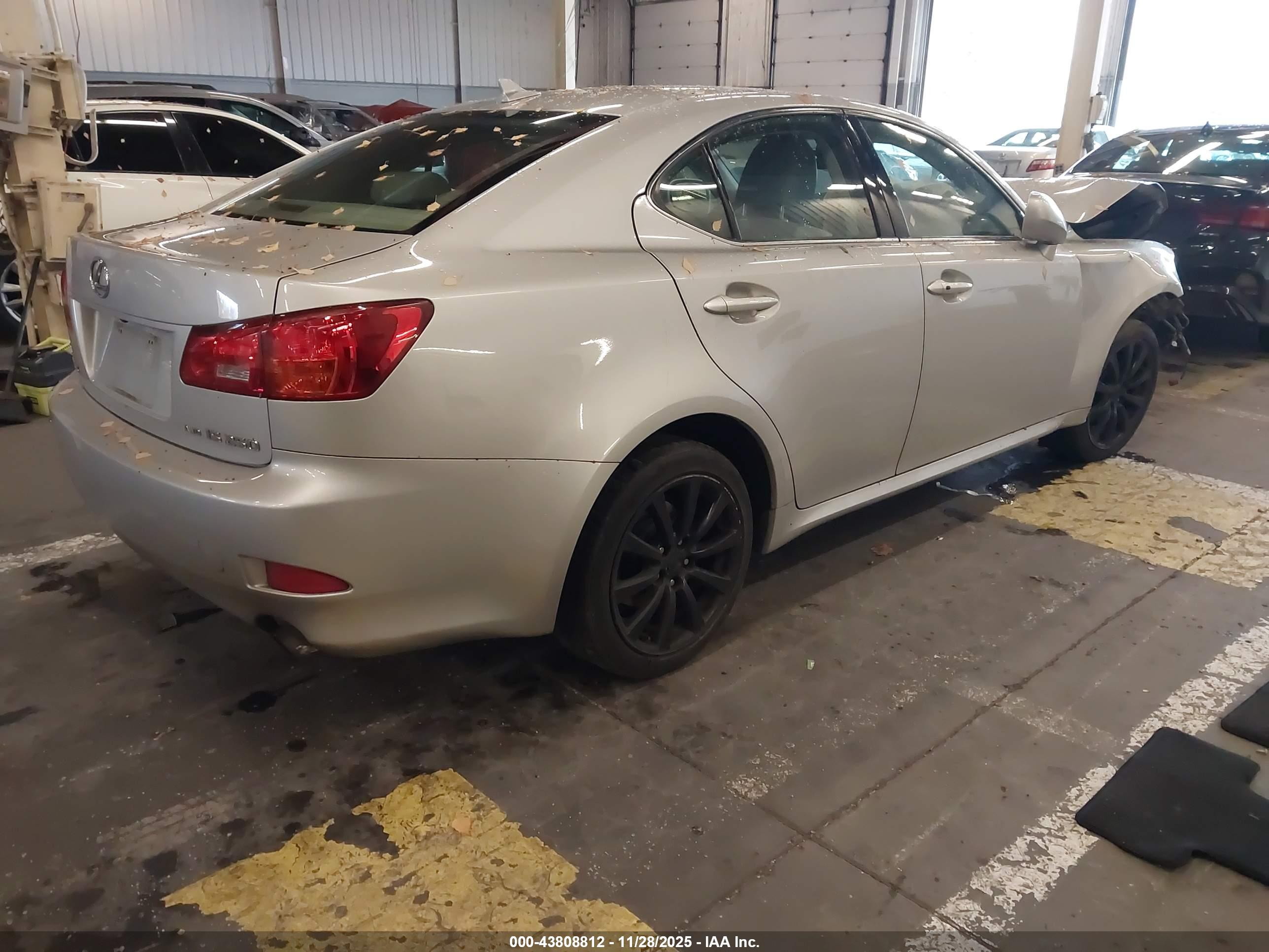 LEXUS IS image 4