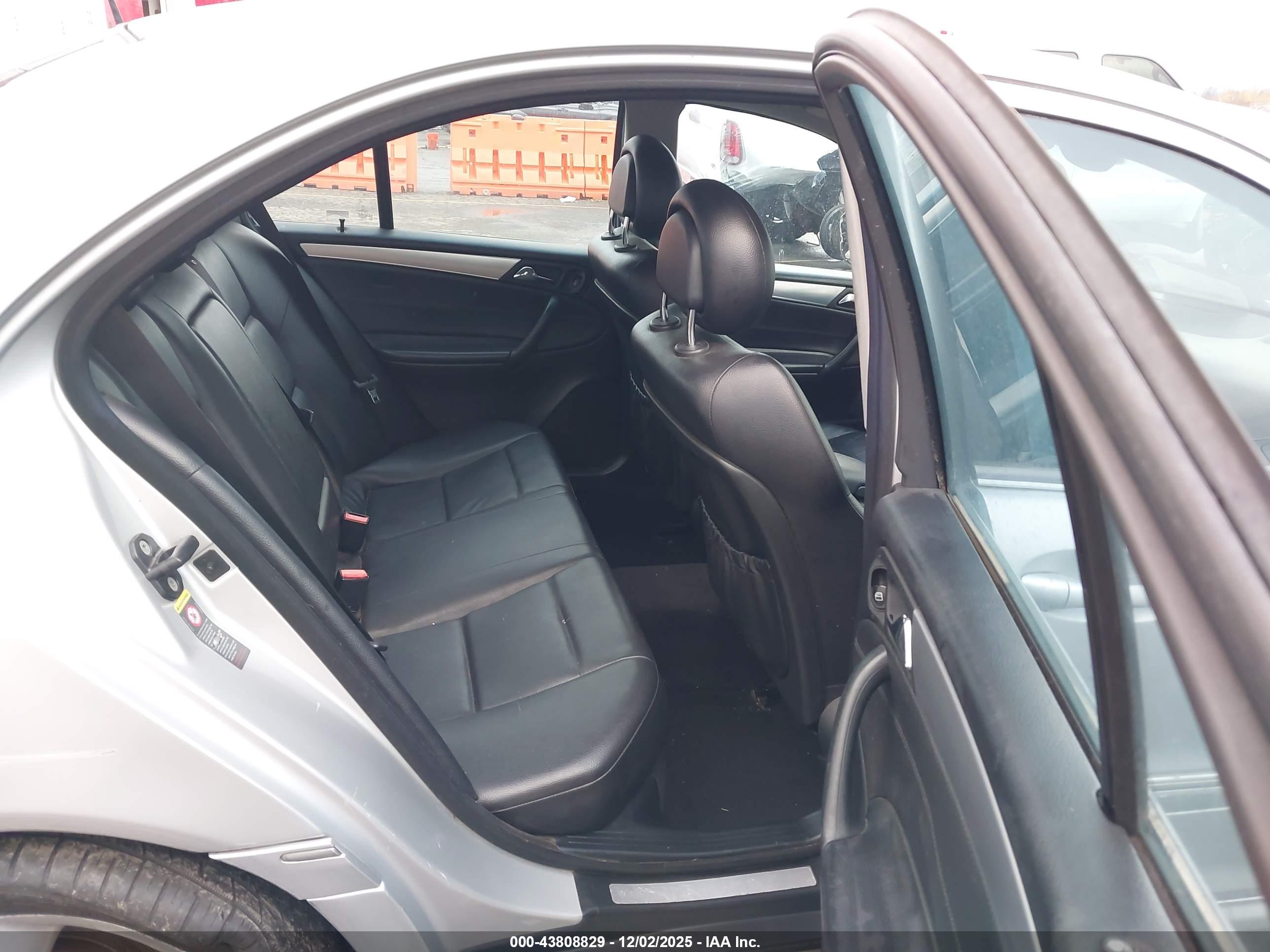 MERCEDES-BENZ C image 8
