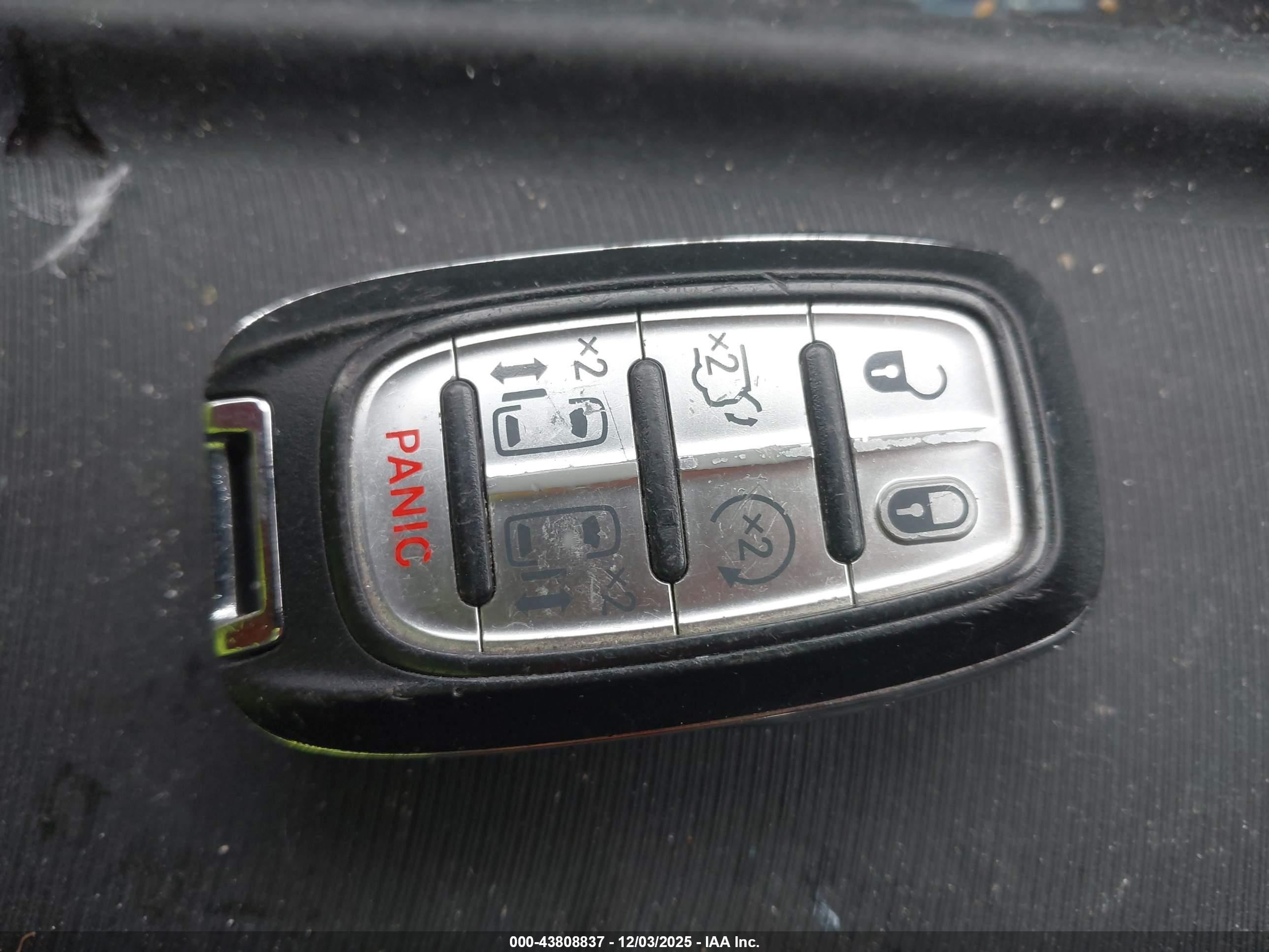 CHRYSLER PACIFICA image 11