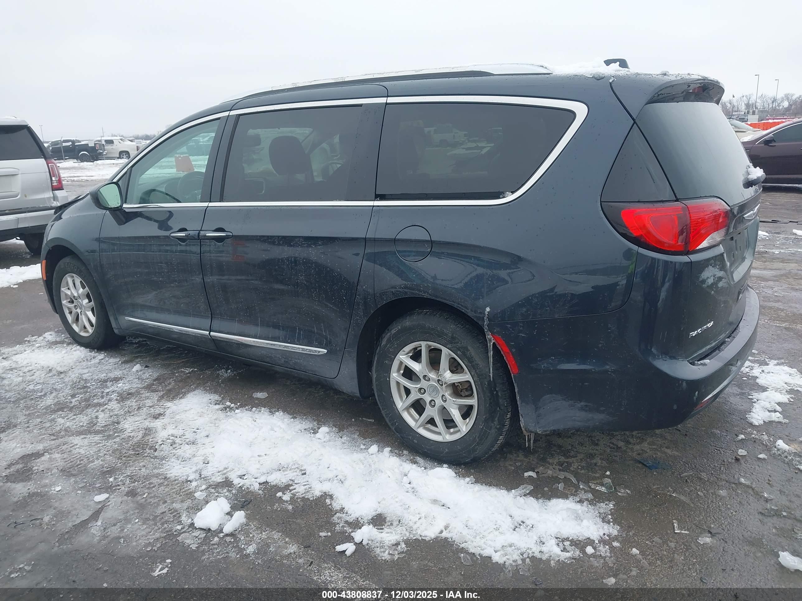 CHRYSLER PACIFICA image 3