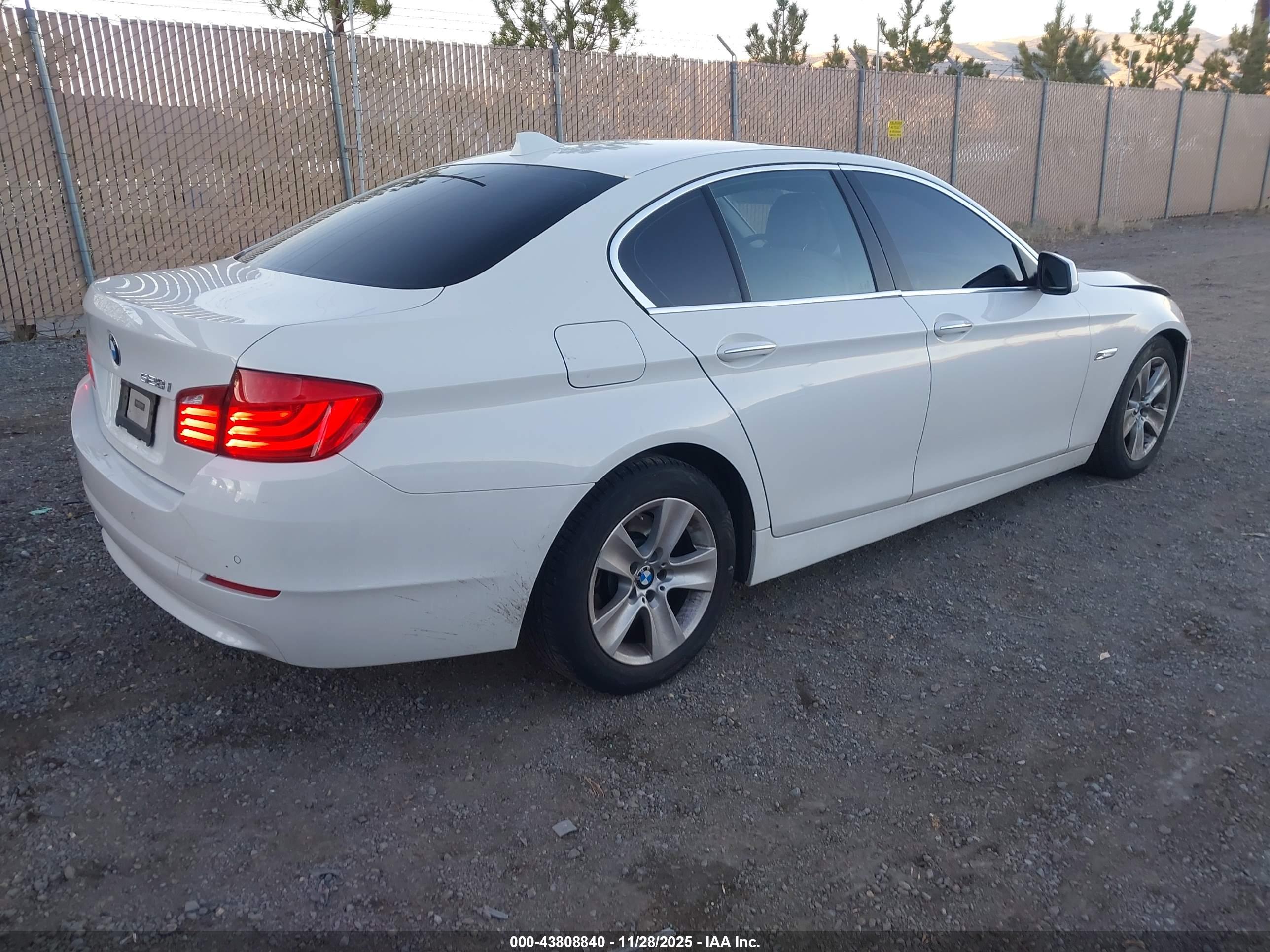 BMW 528I image 4