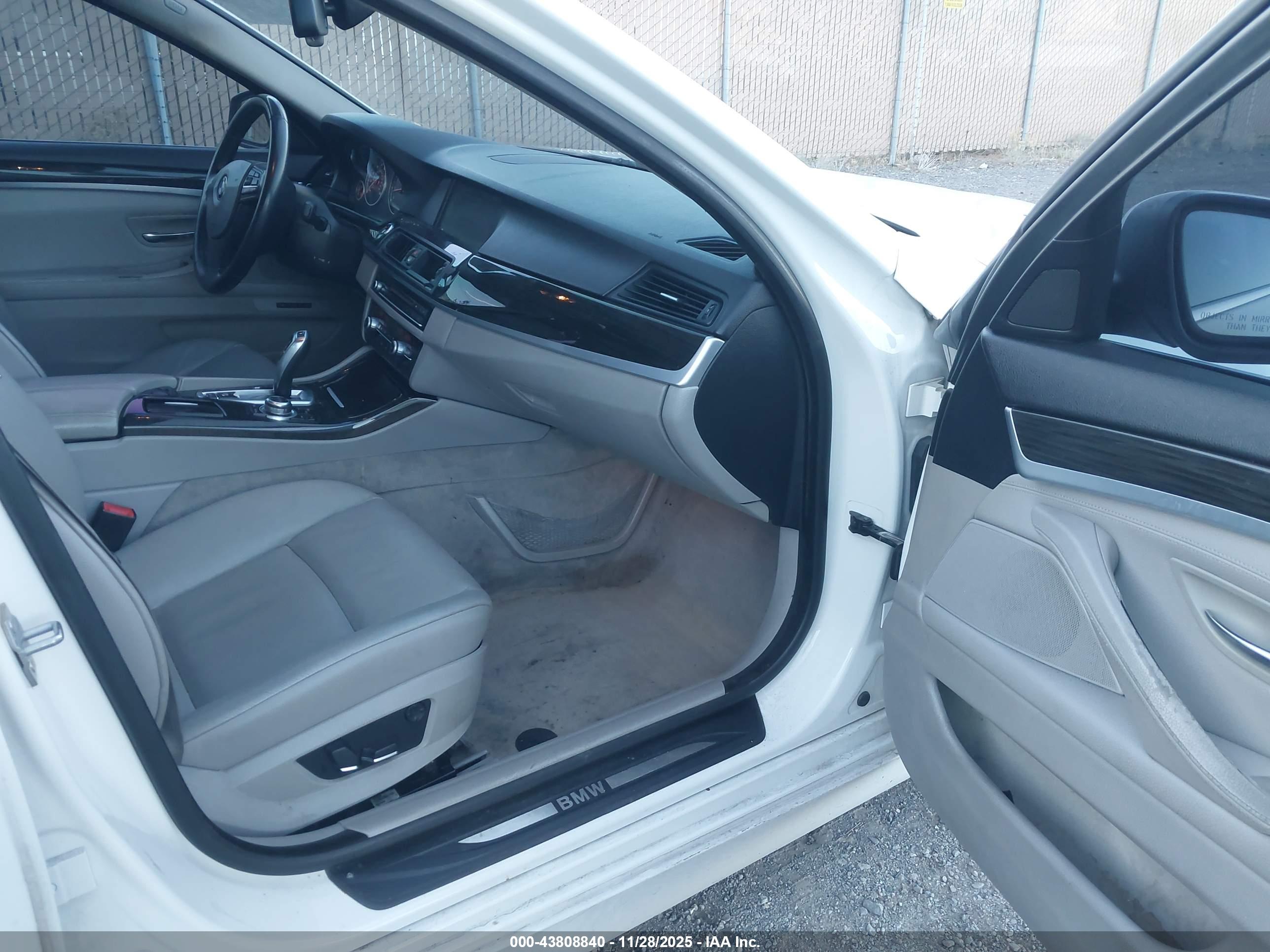 BMW 528I image 5