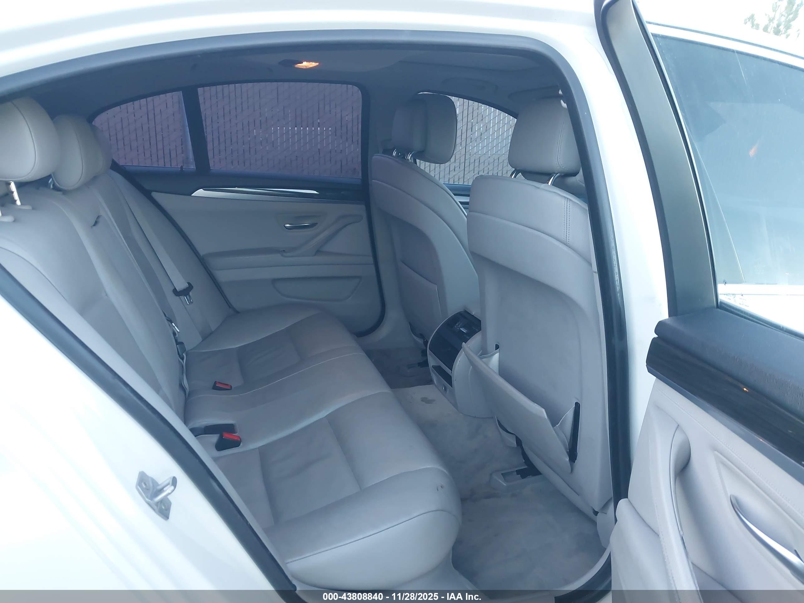 BMW 528I image 8