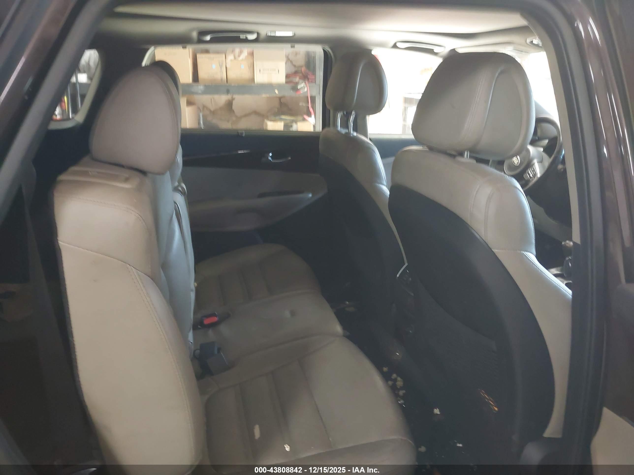 KIA SORENTO image 8