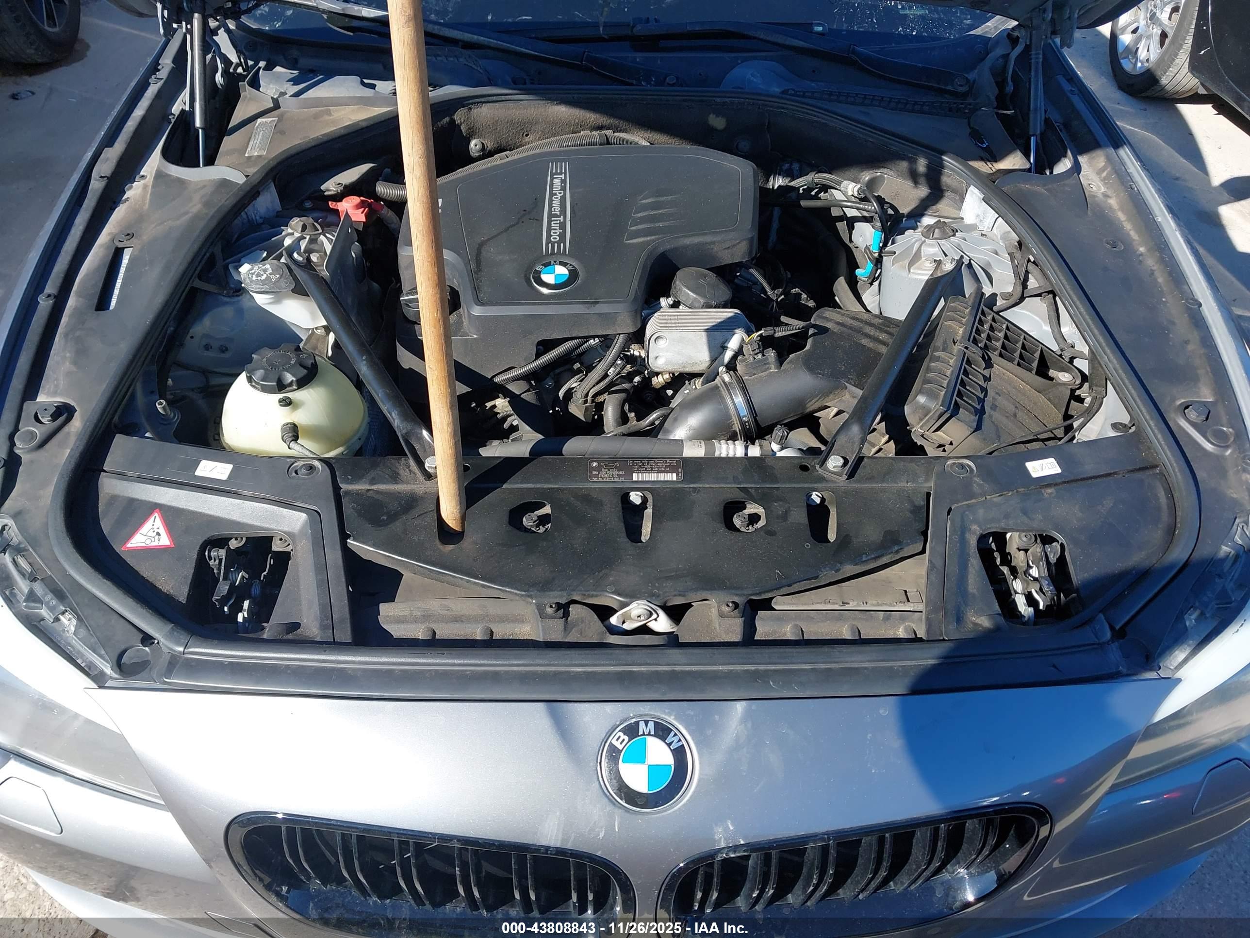 BMW 528I image 10