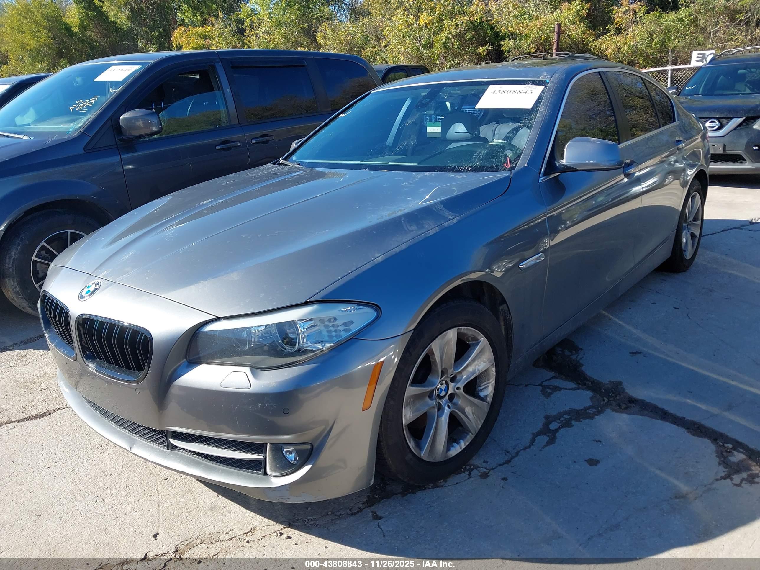 BMW 528I image 2