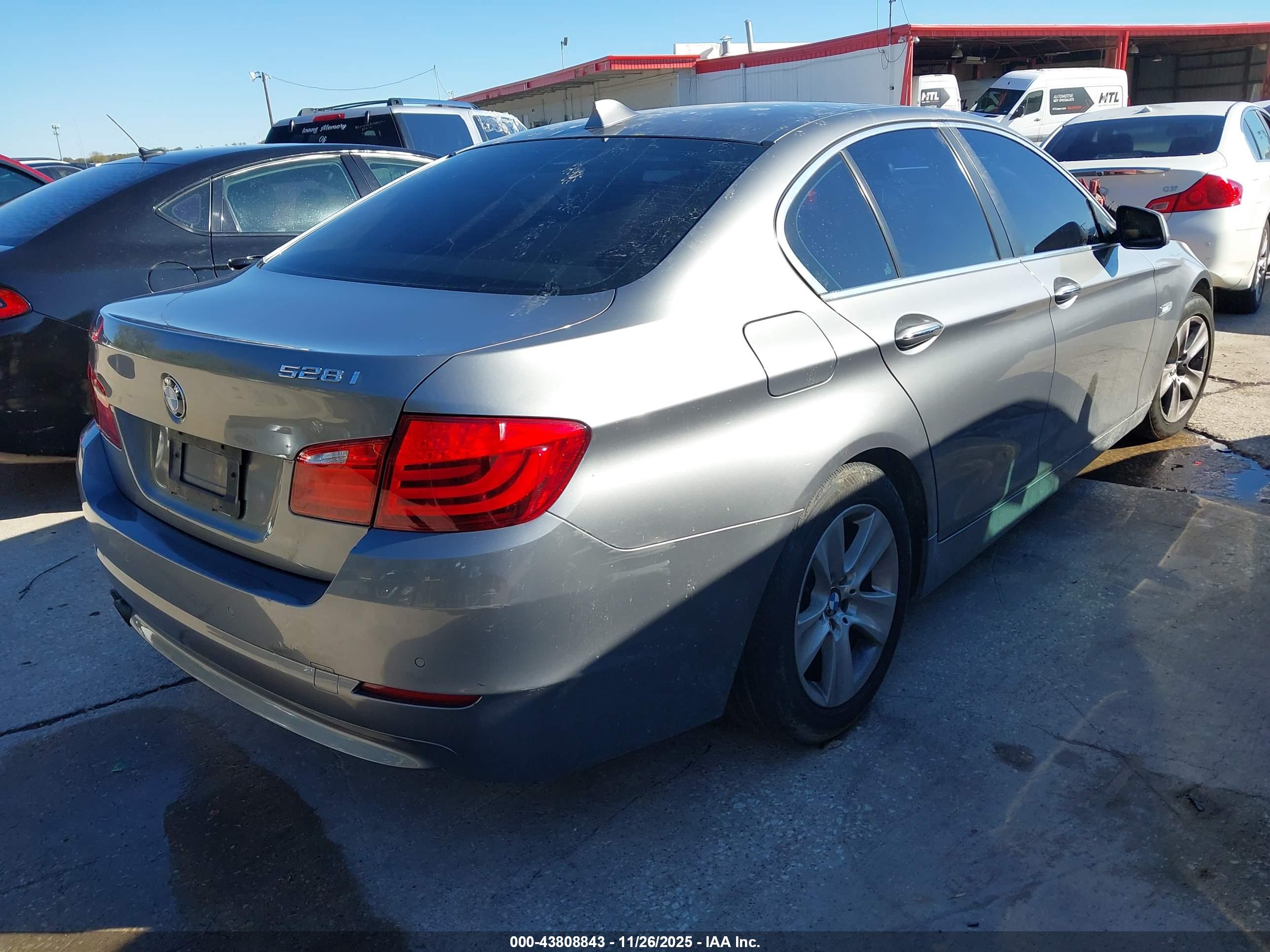 BMW 528I image 4