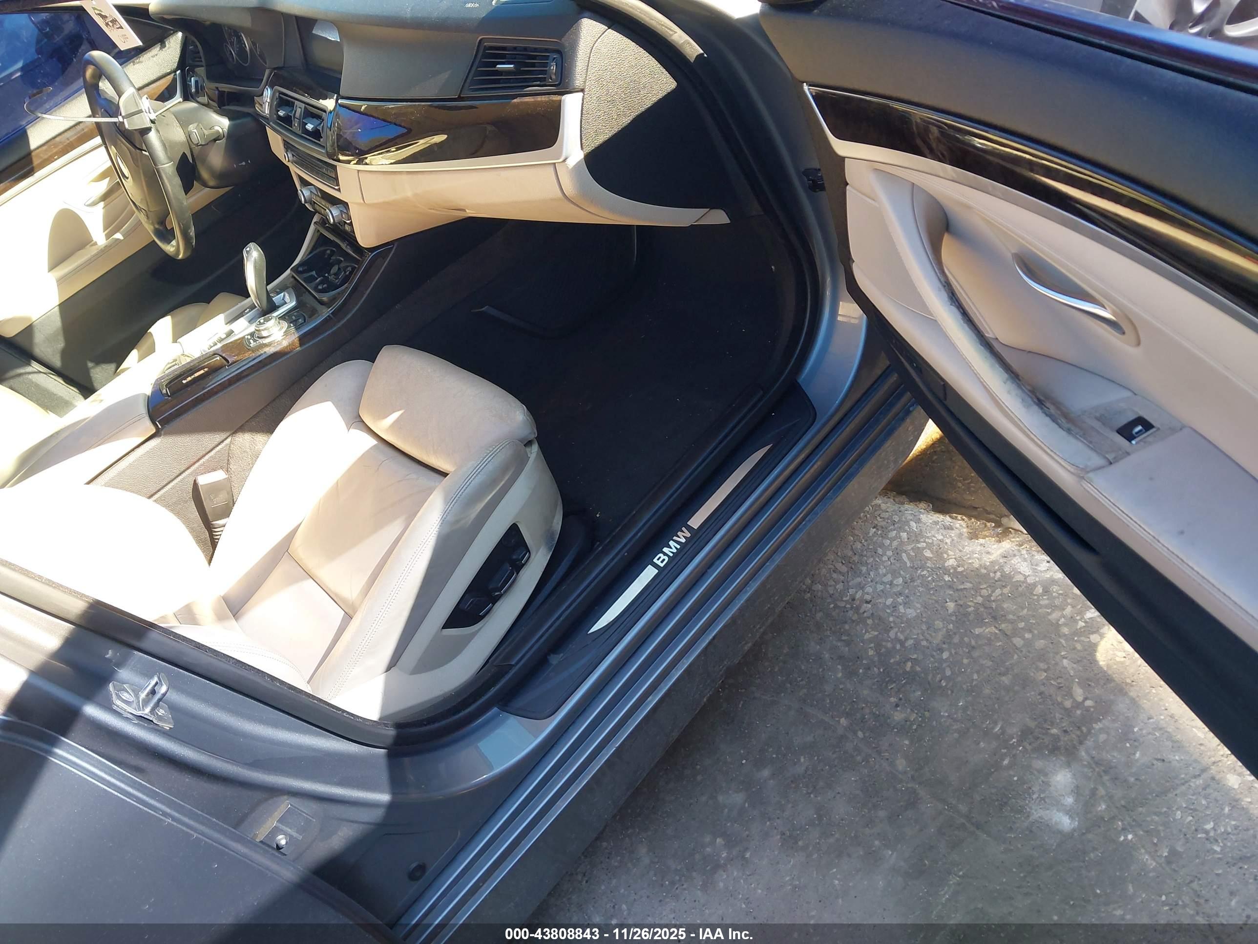 BMW 528I image 5