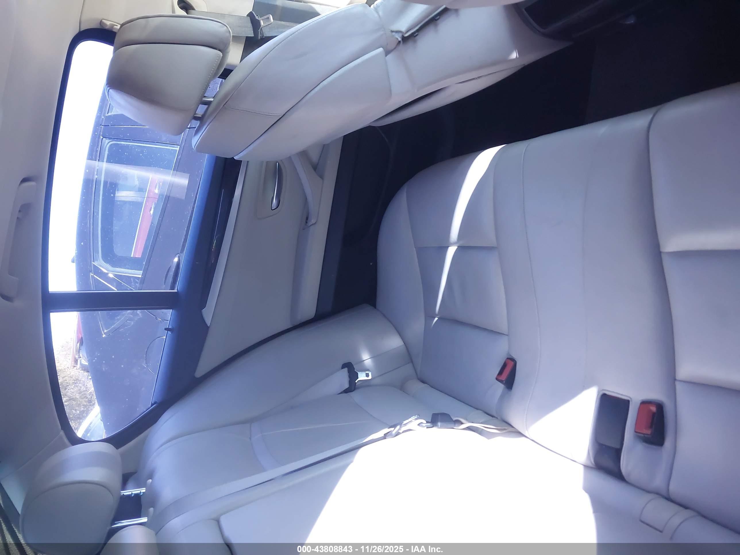 BMW 528I image 8