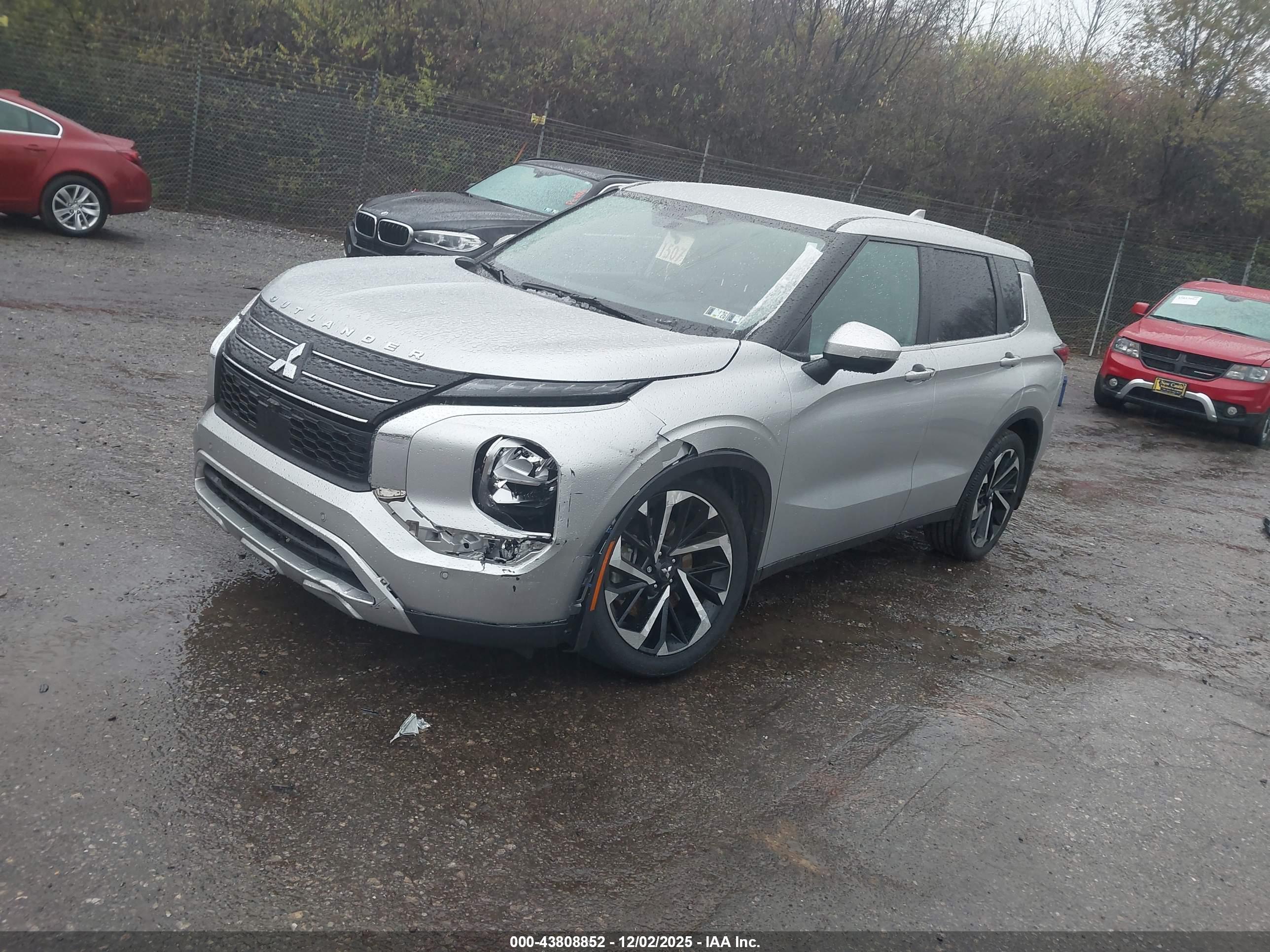 MITSUBISHI OUTLANDER image 2