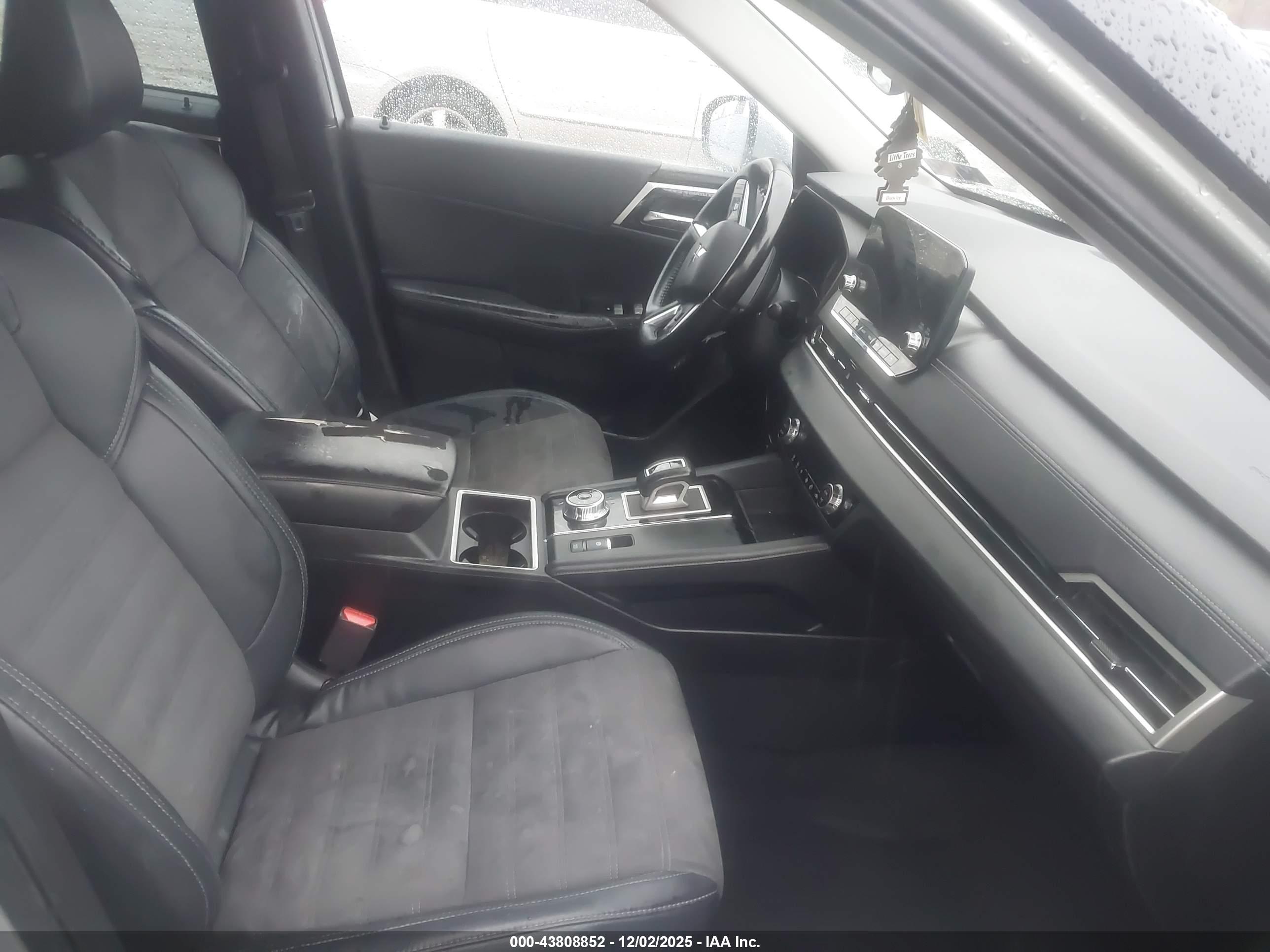 MITSUBISHI OUTLANDER image 5