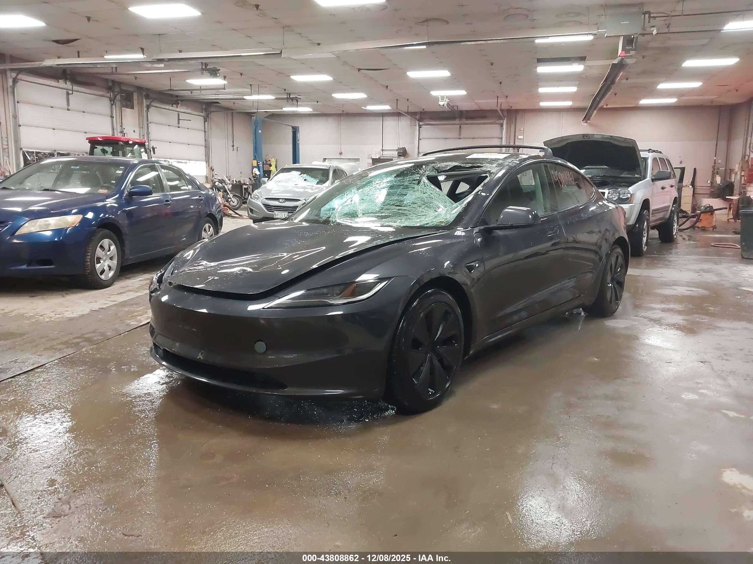 TESLA MODEL image 2