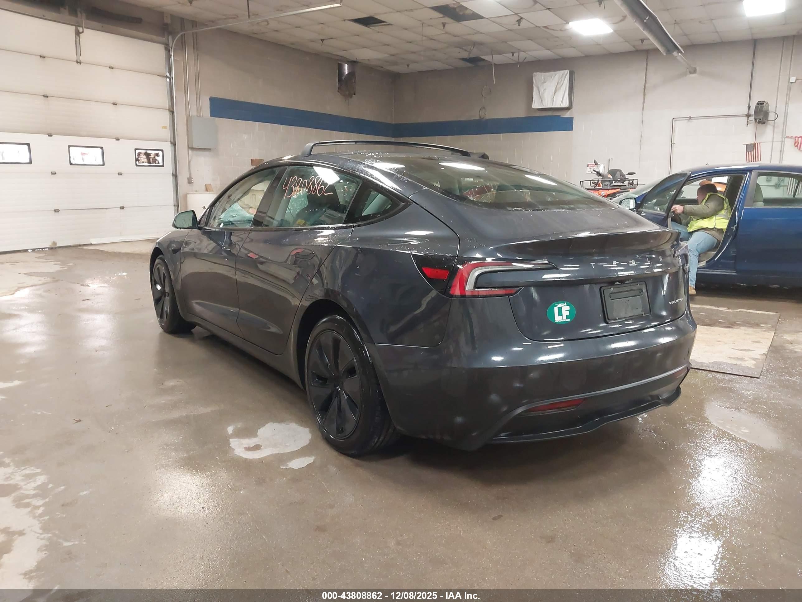 TESLA MODEL image 3