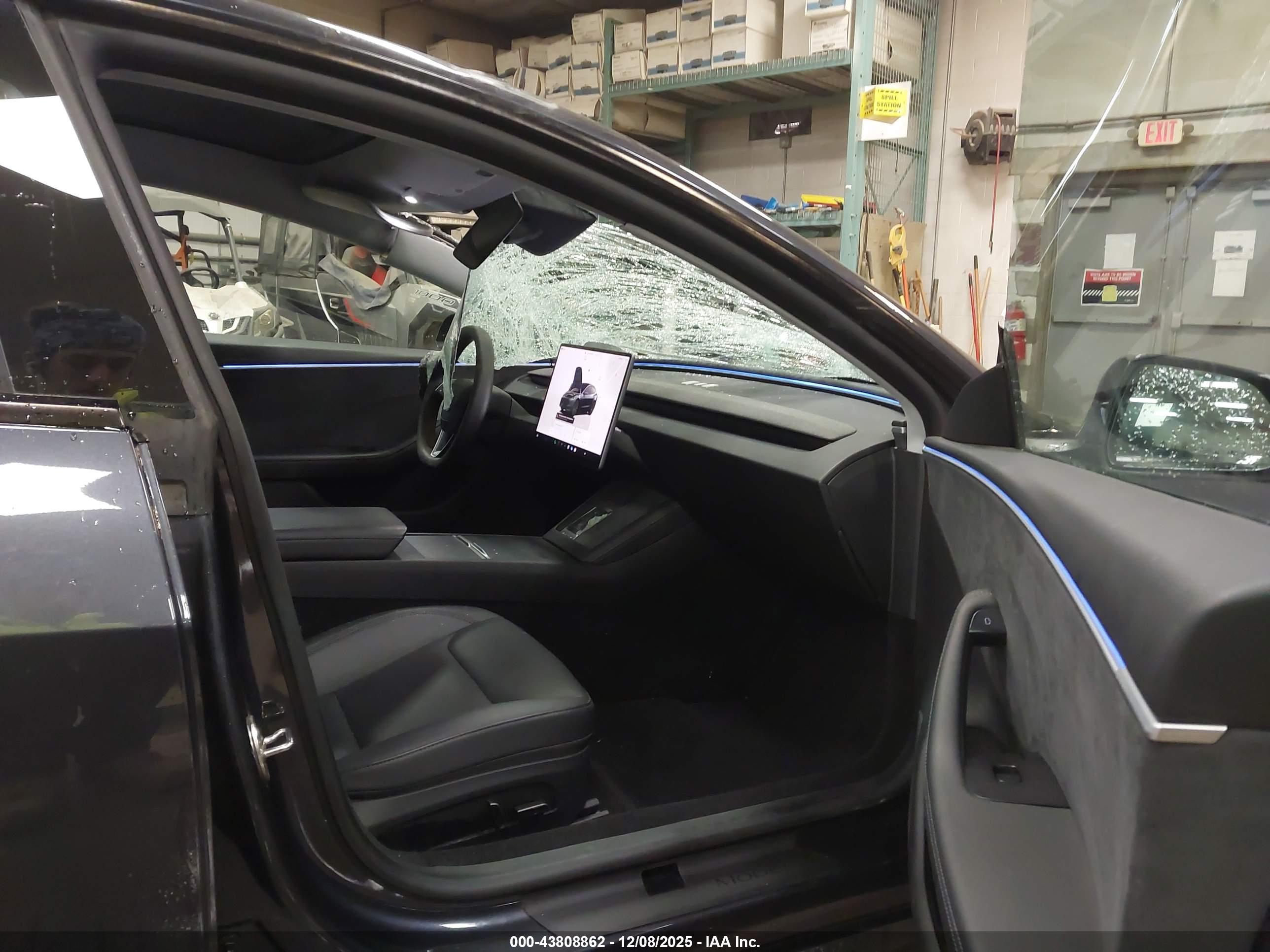 TESLA MODEL image 5