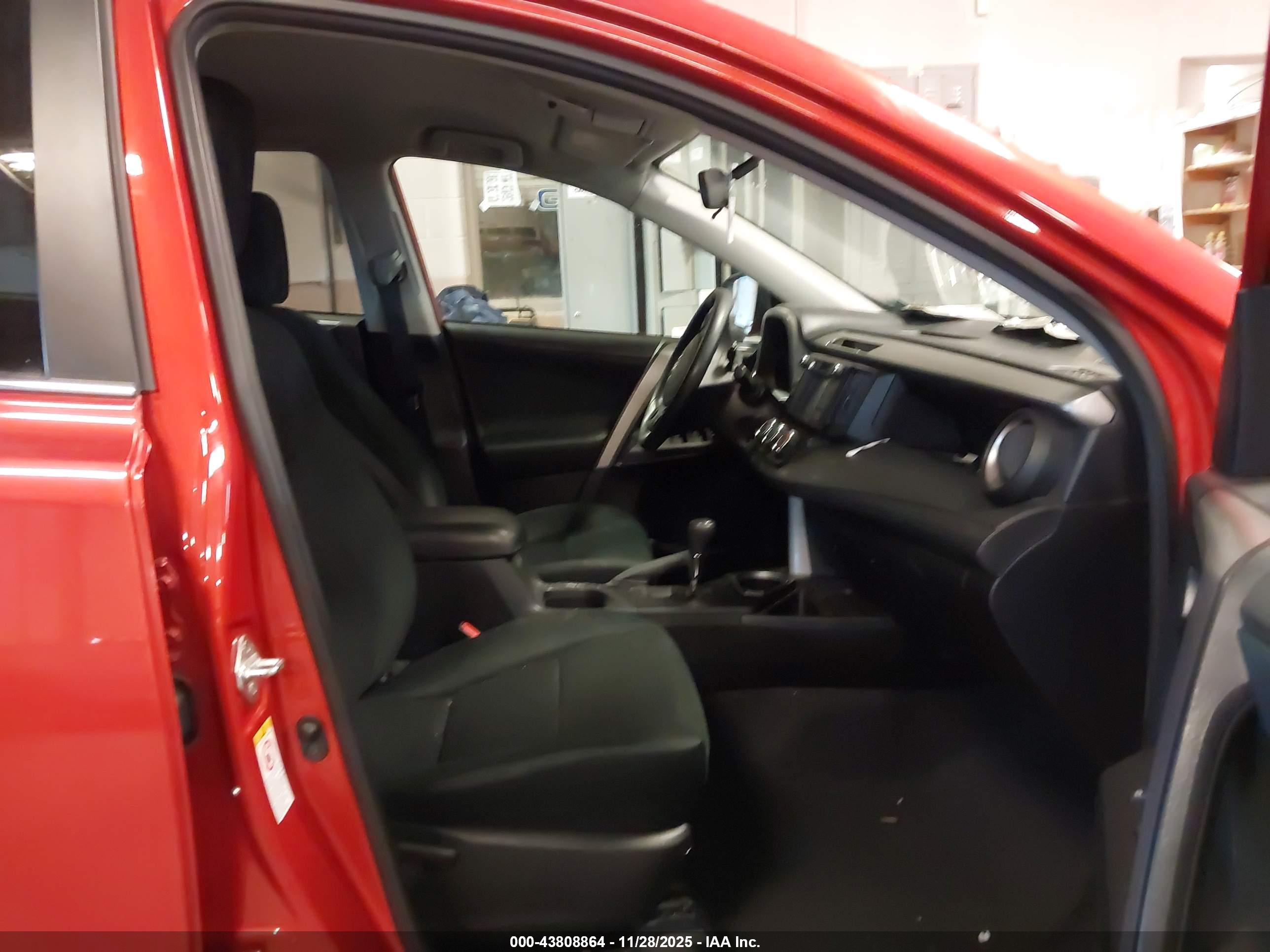 TOYOTA RAV4 image 5