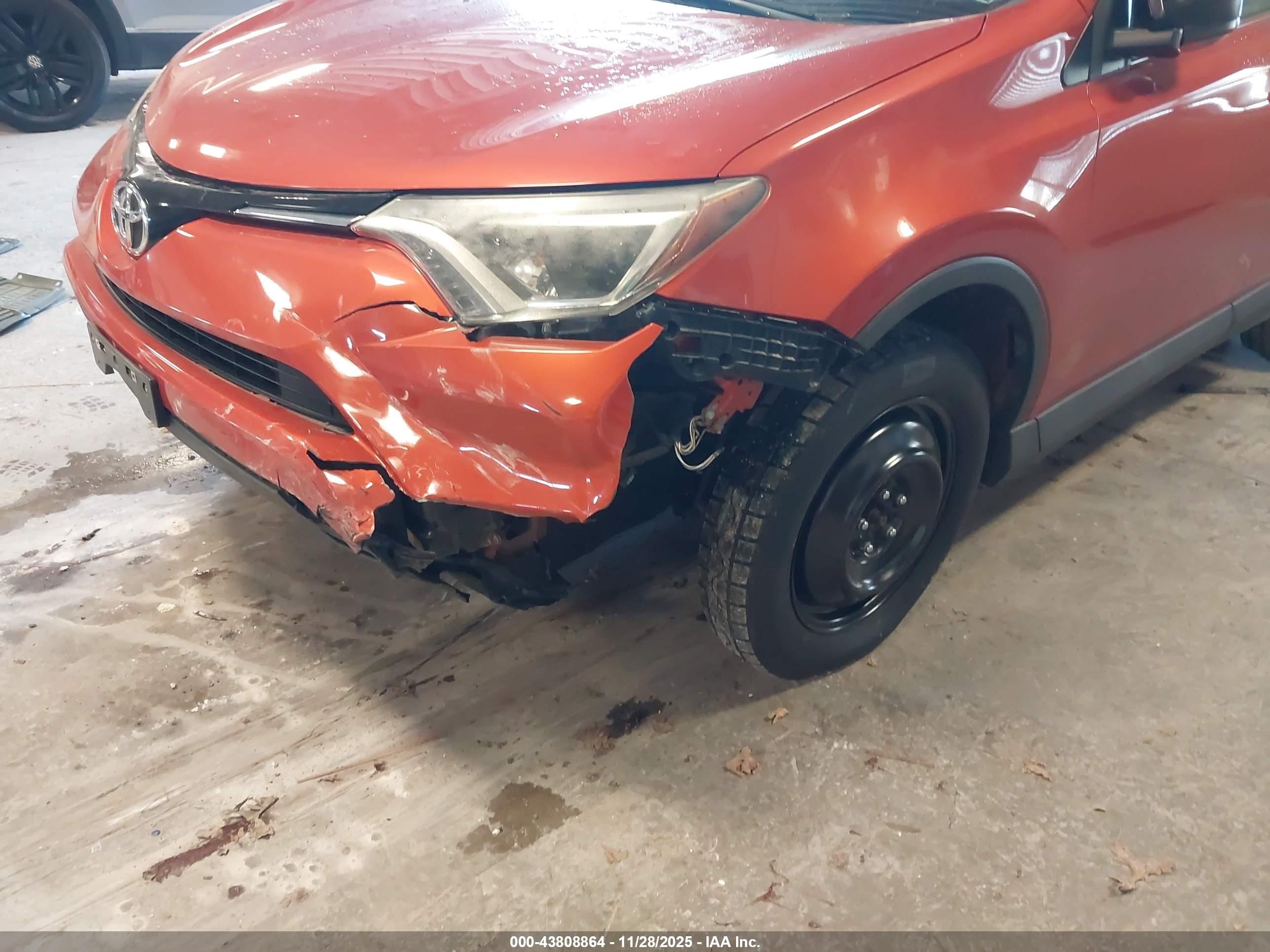 TOYOTA RAV4 image 6