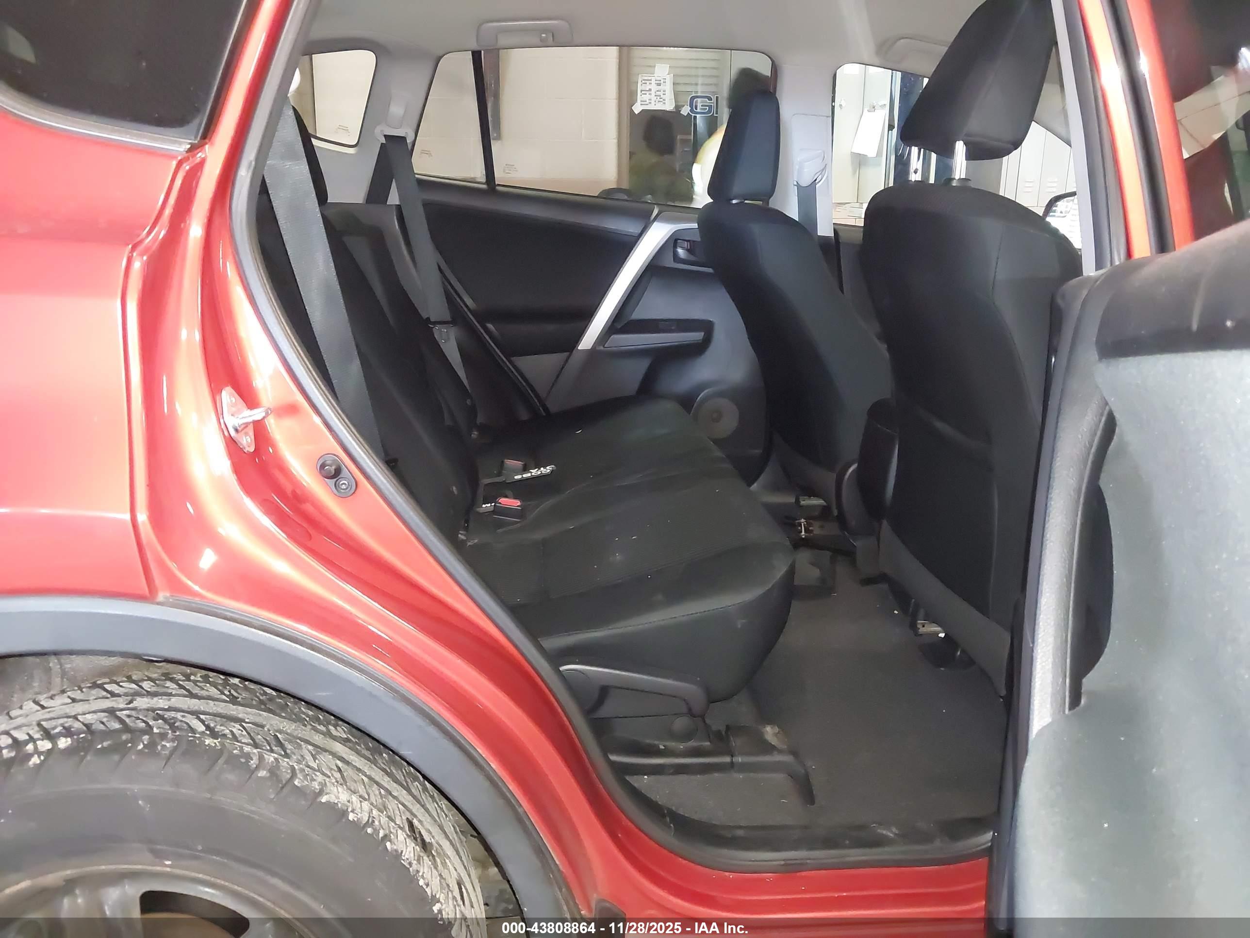 TOYOTA RAV4 image 8