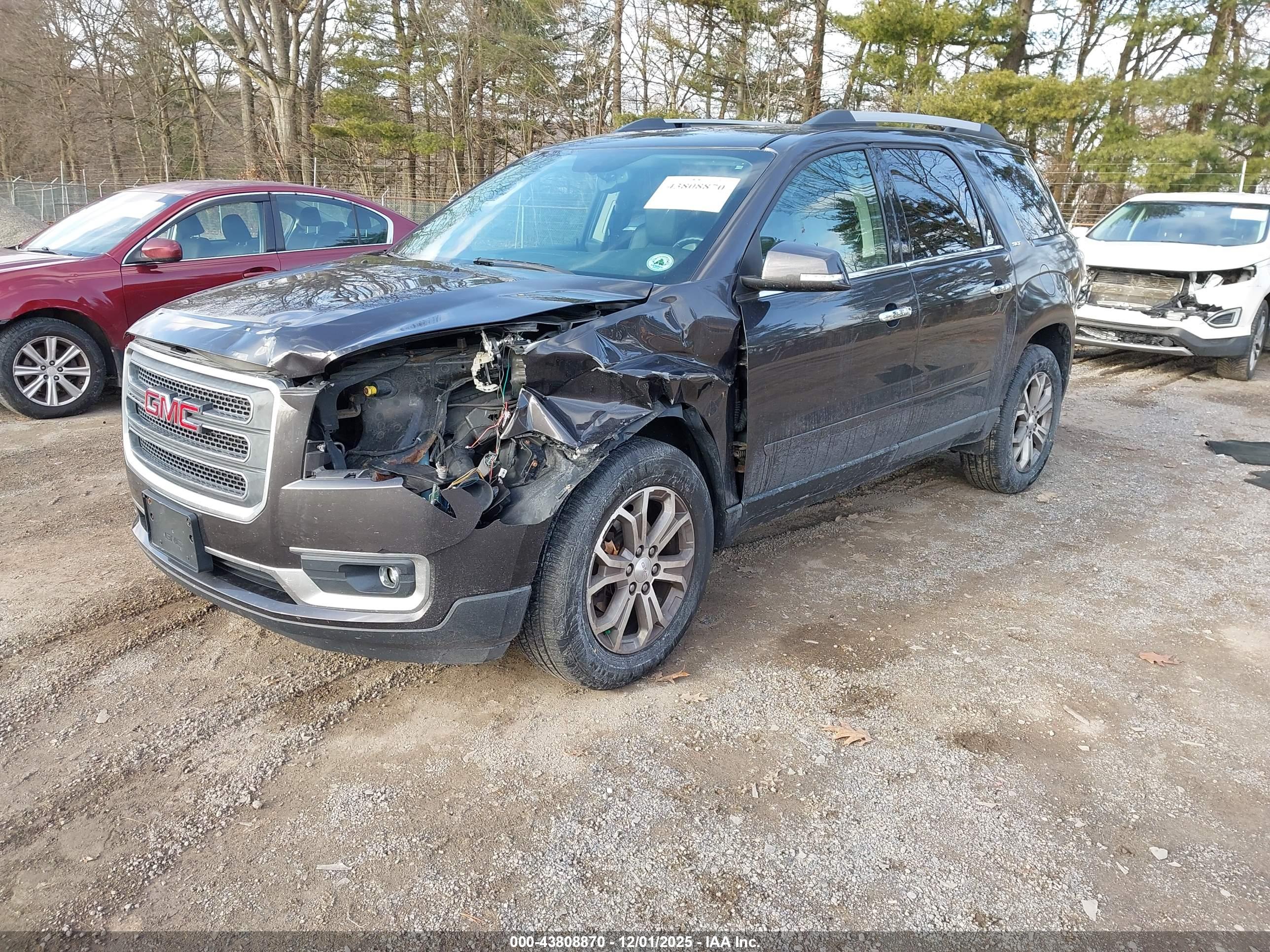 GMC ACADIA image 2
