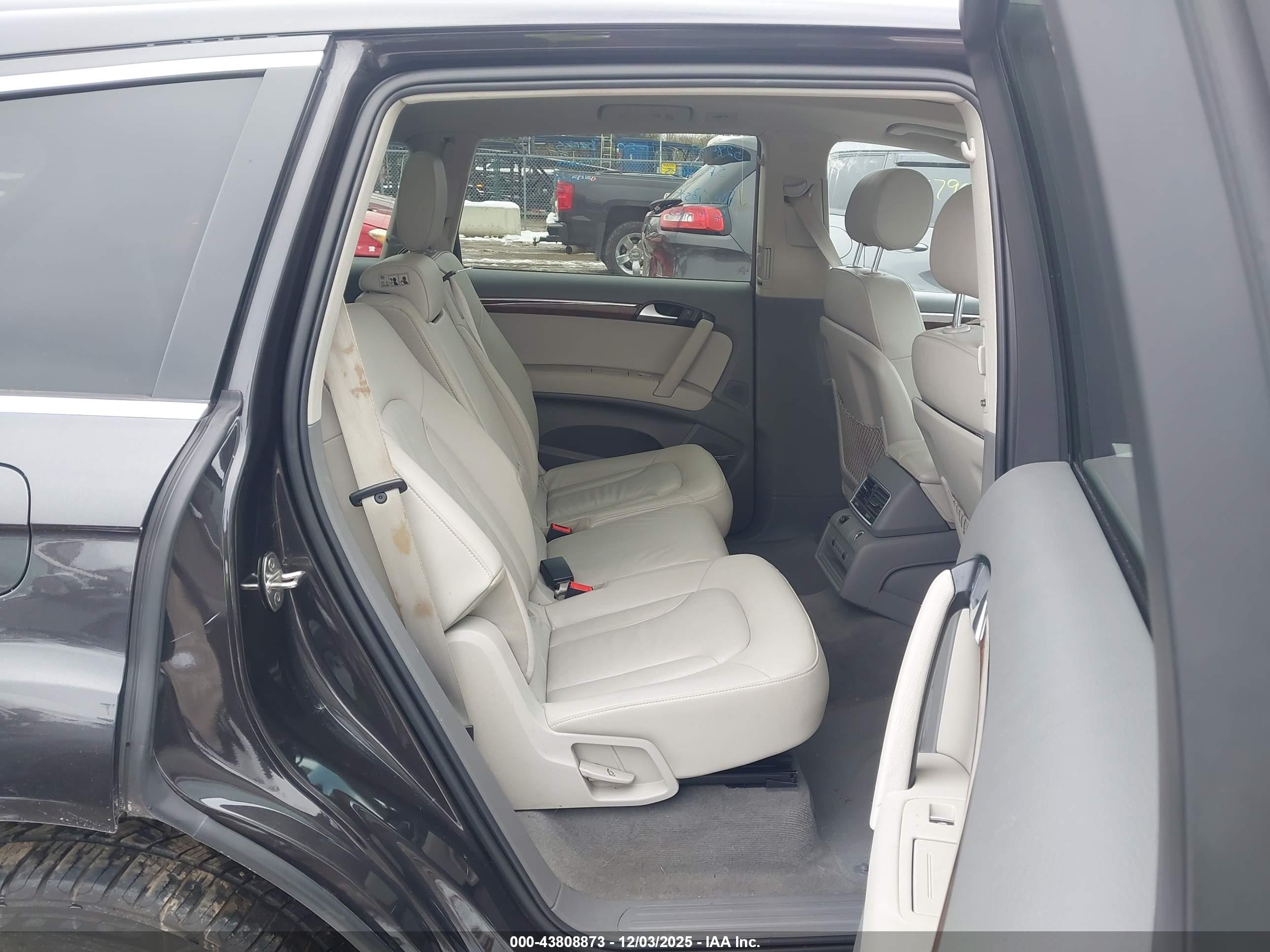 AUDI Q7 image 8