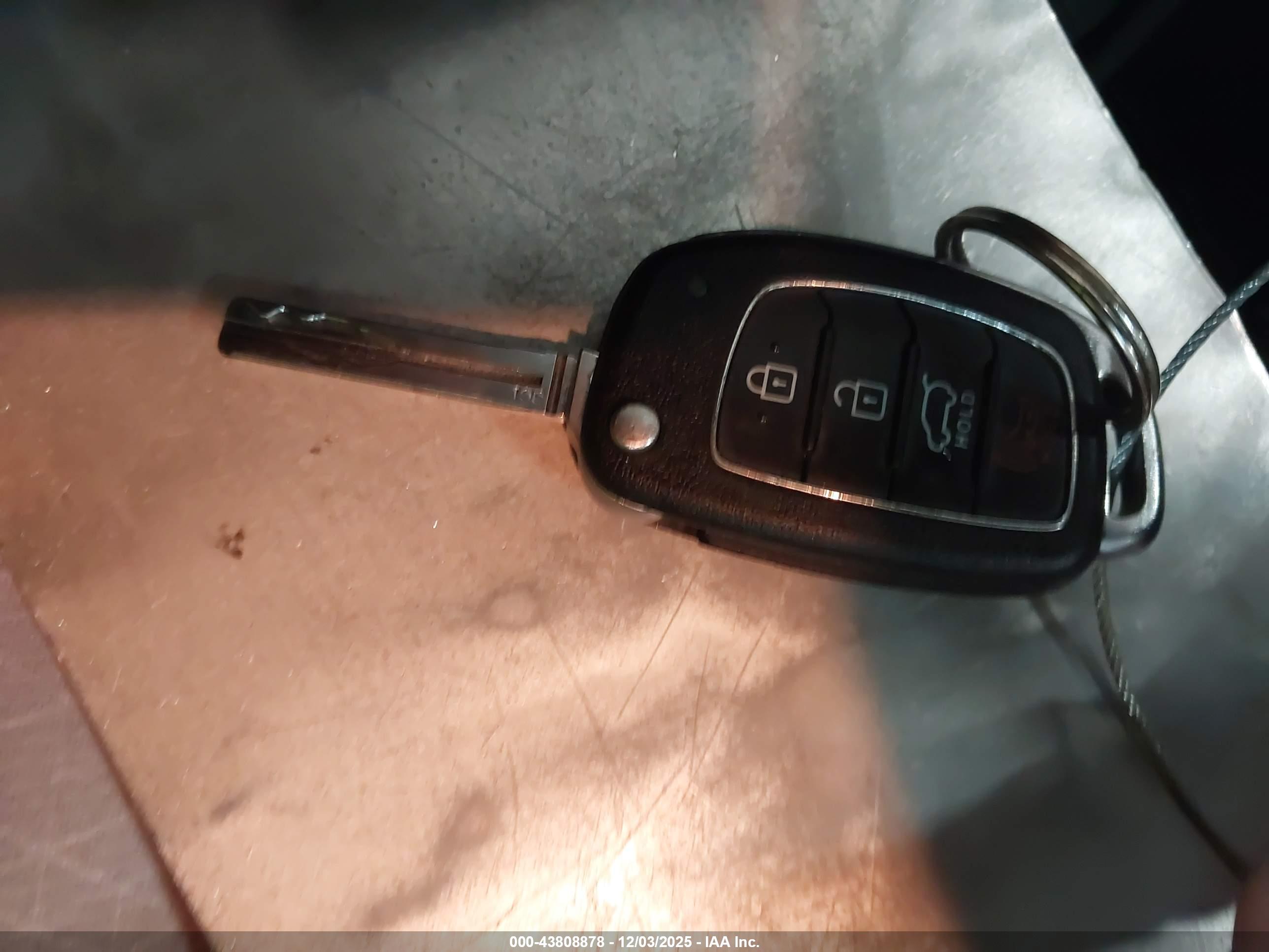 HYUNDAI TUCSON image 11