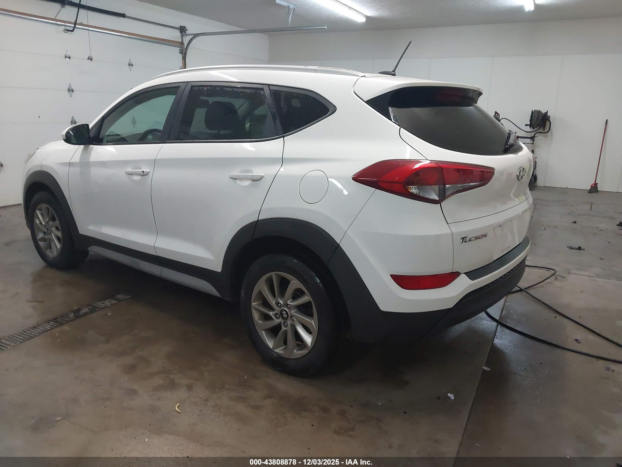 HYUNDAI TUCSON image 3