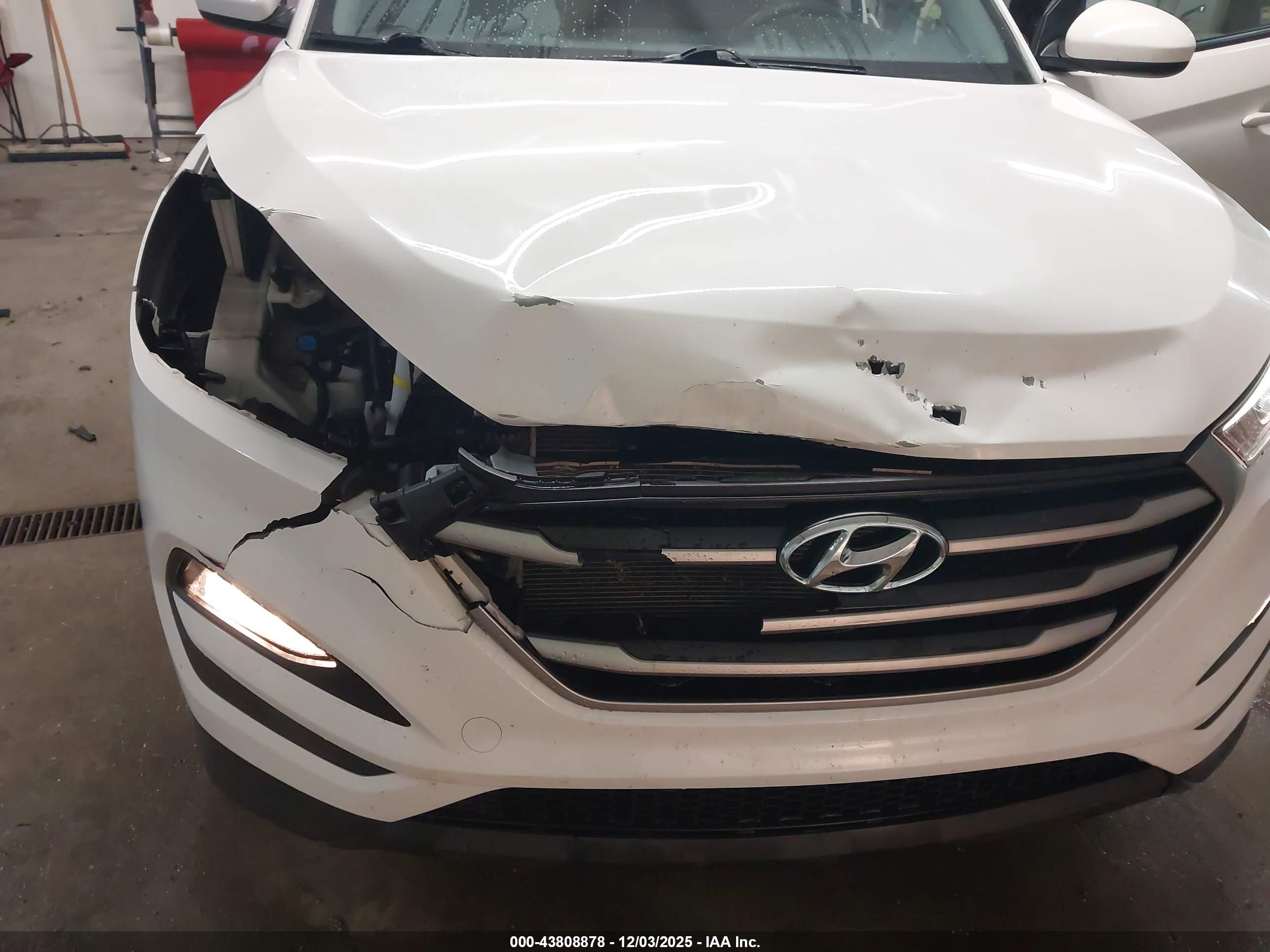 HYUNDAI TUCSON image 6