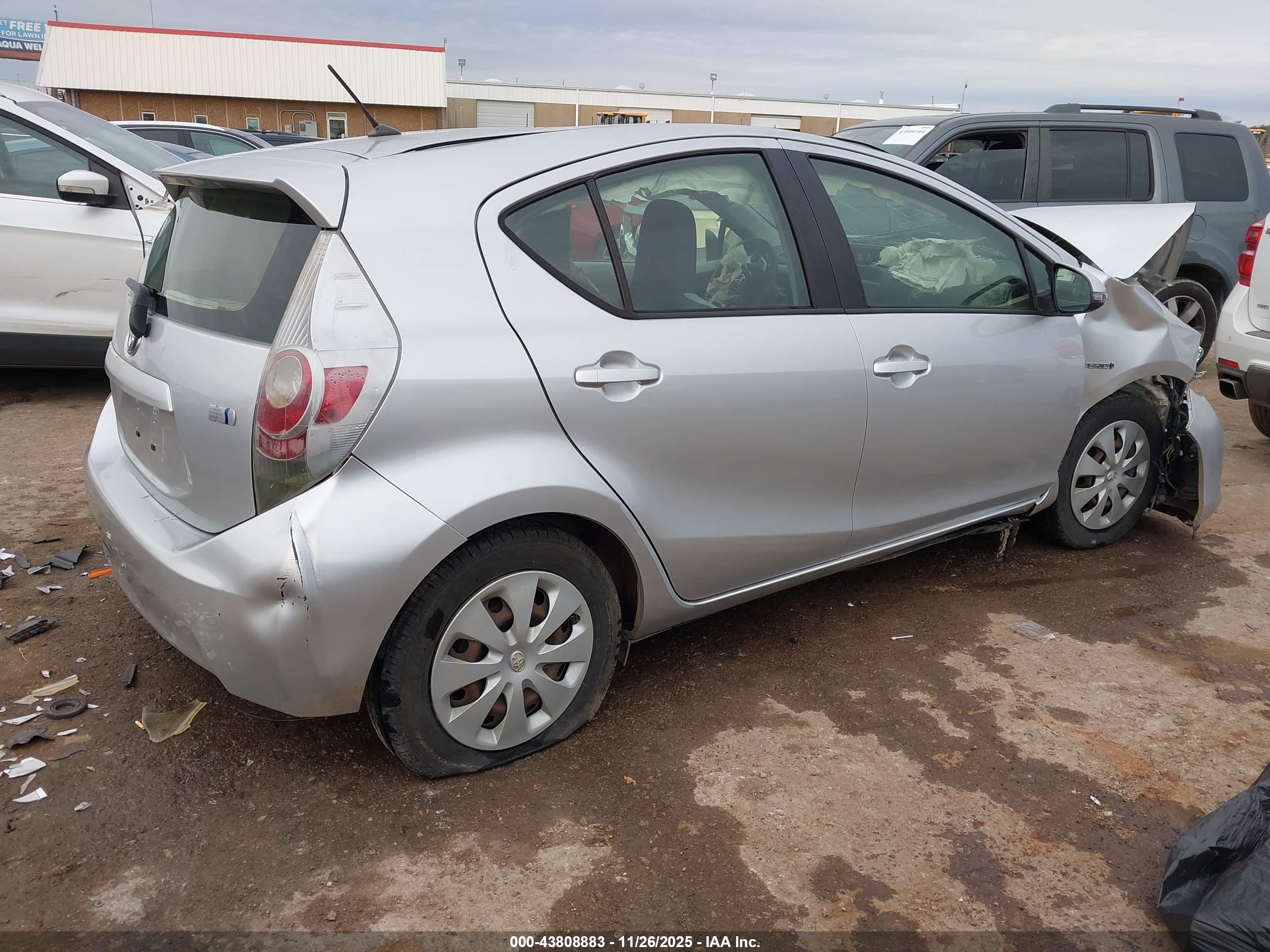 TOYOTA PRIUS image 4
