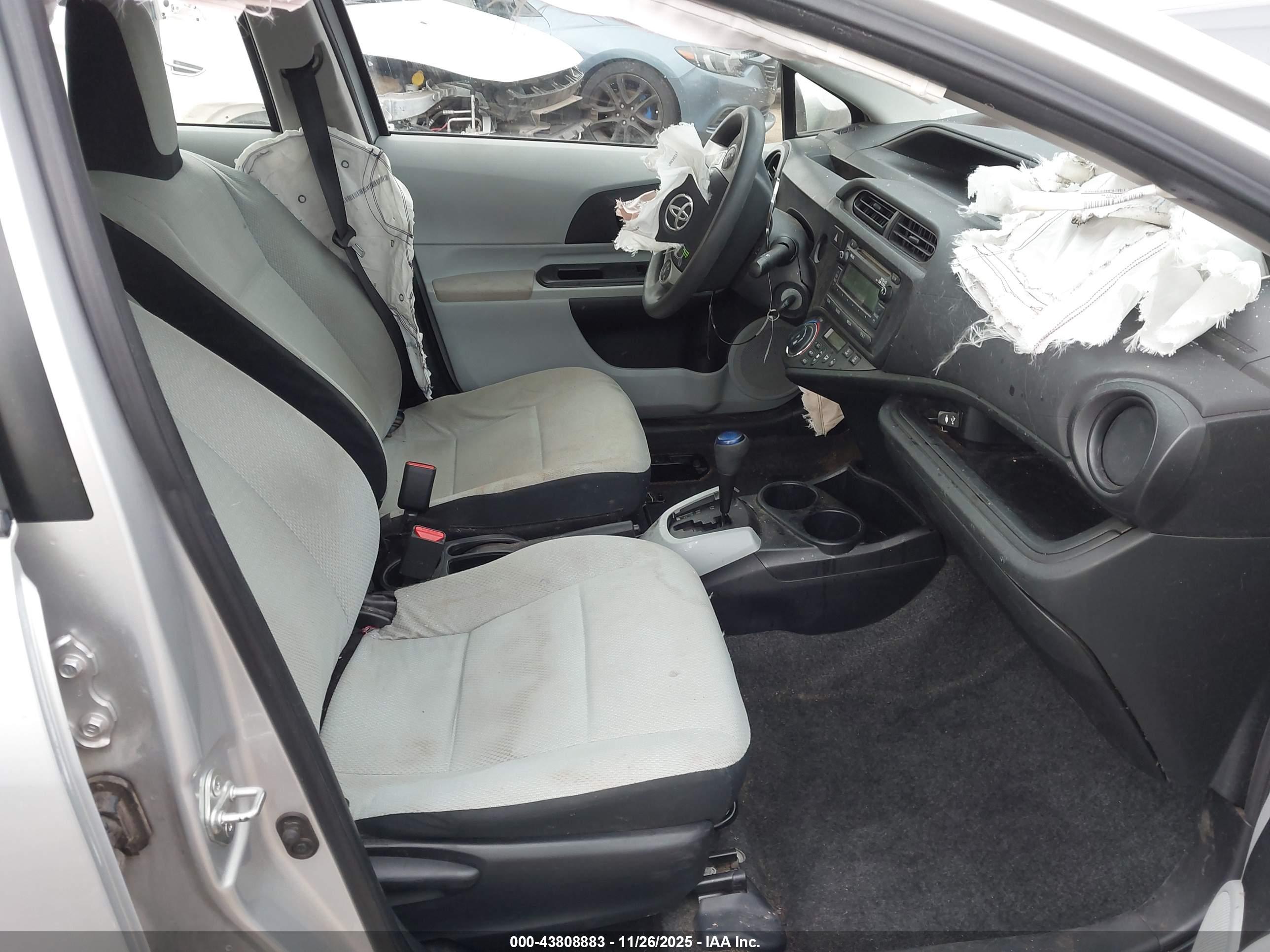 TOYOTA PRIUS image 5