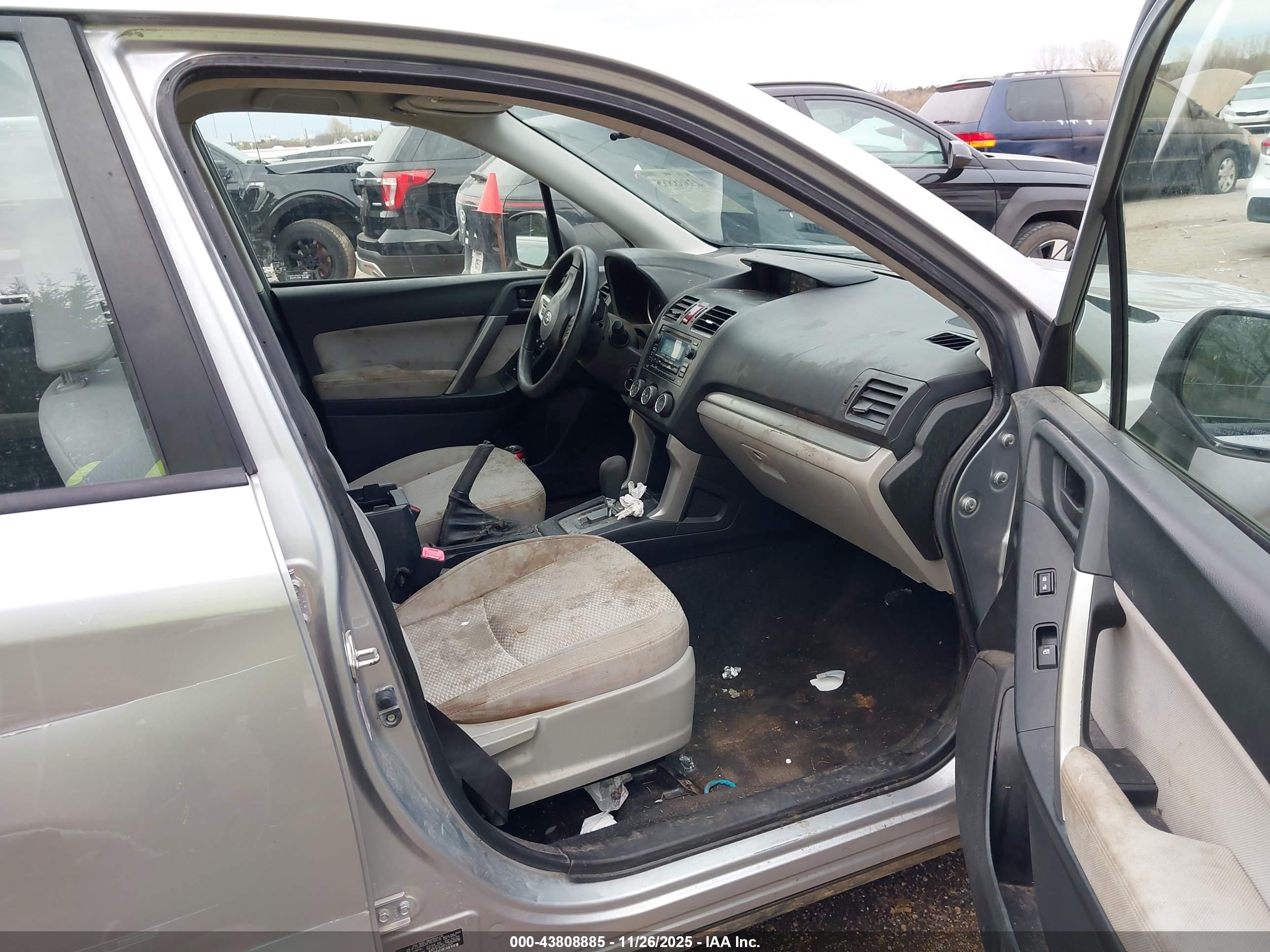 SUBARU FORESTER image 5