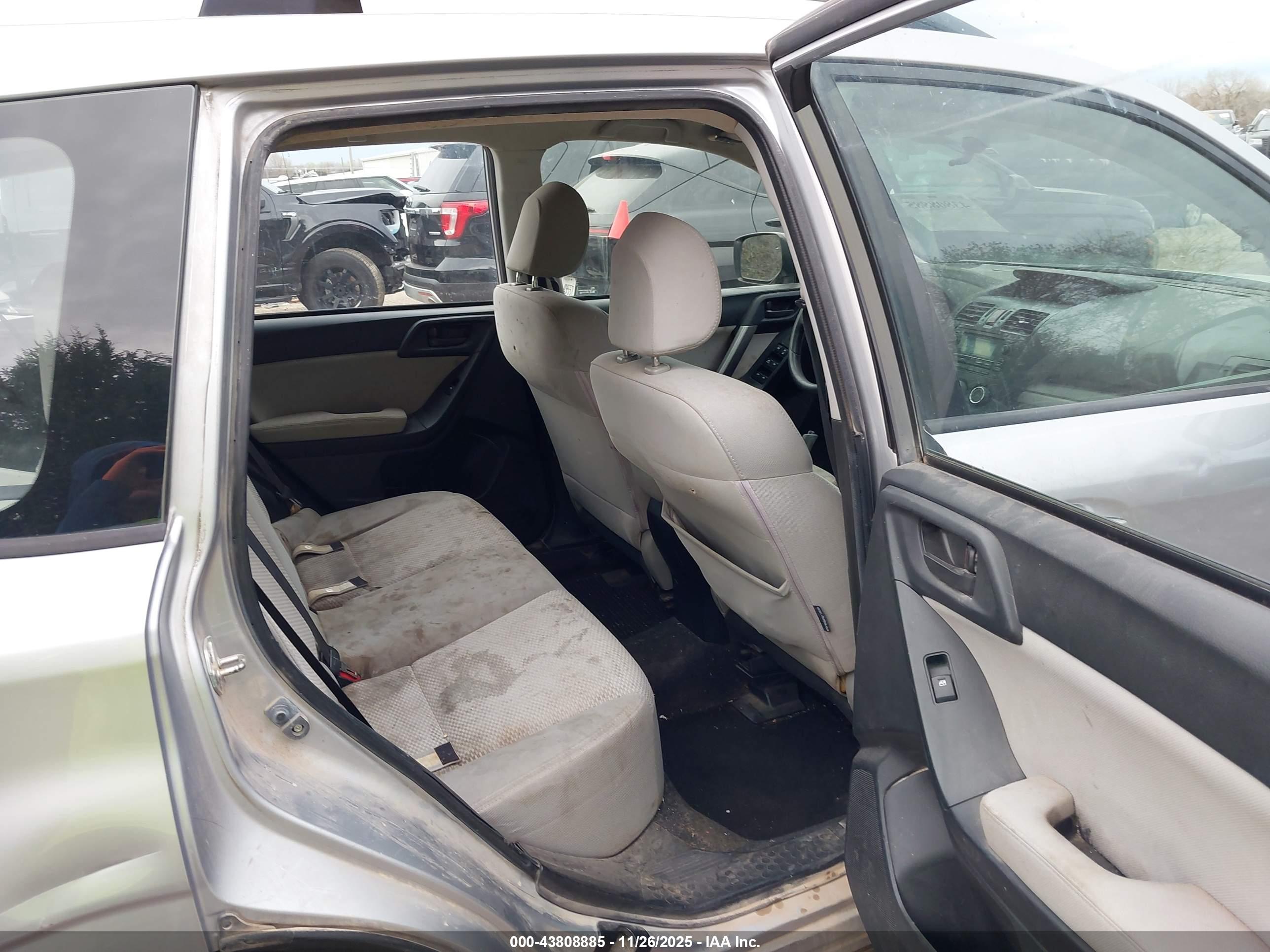 SUBARU FORESTER image 8